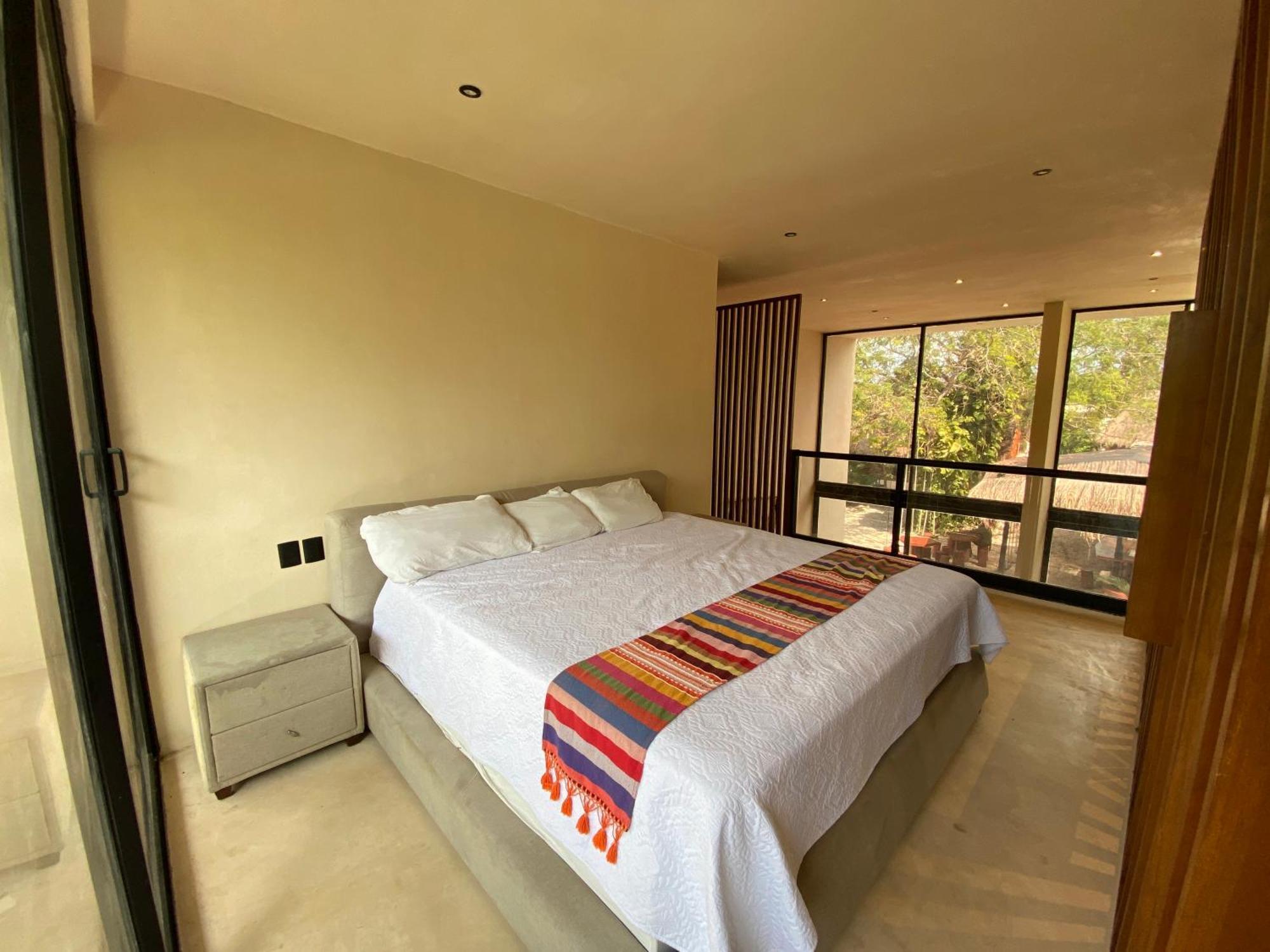 Stunning 6 Private Villas & Ph /Wifi/Ac/Pool/Gym. Apartment