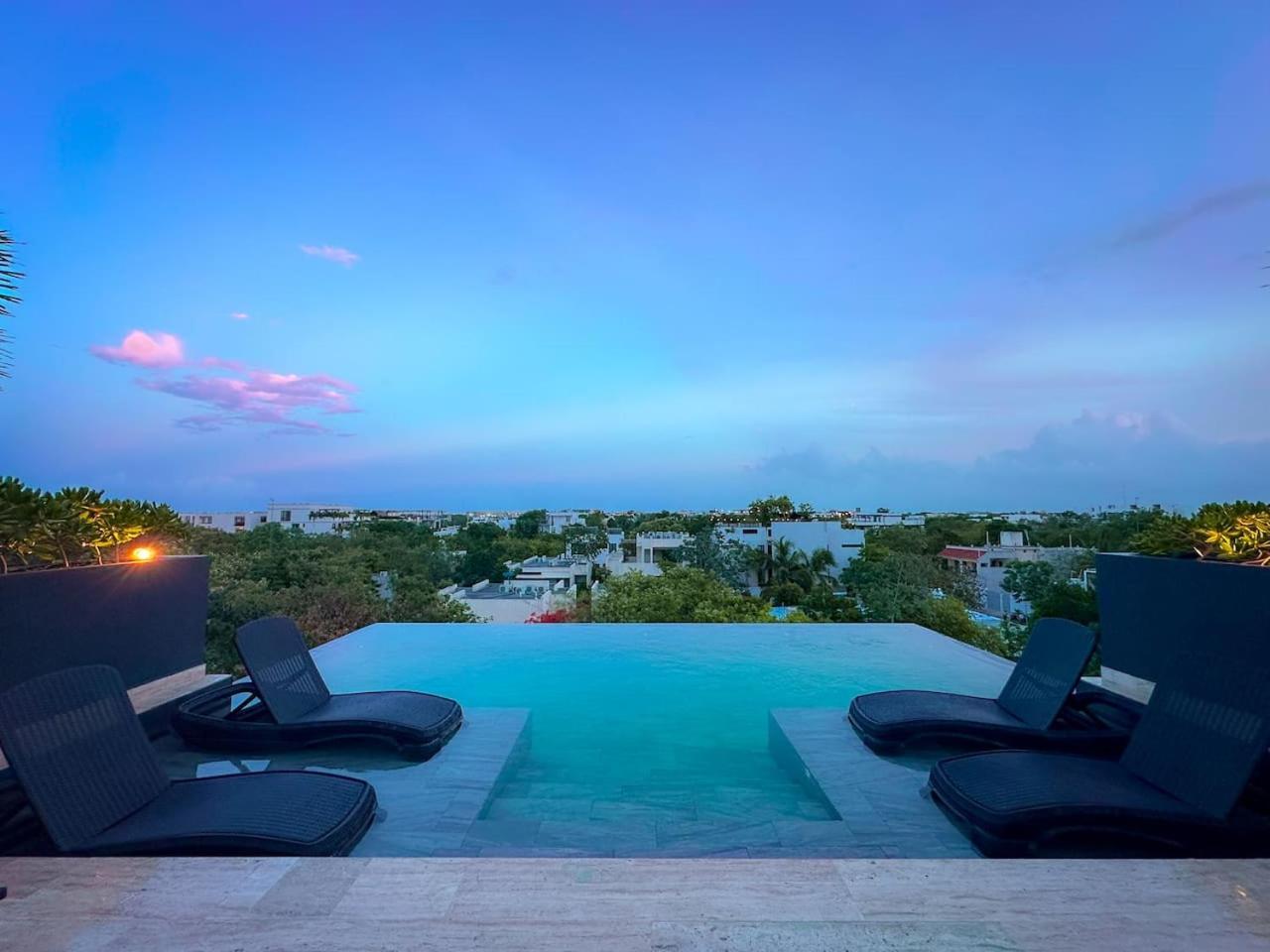 Two Level Penthouse W Rooftop Pool And Sunset