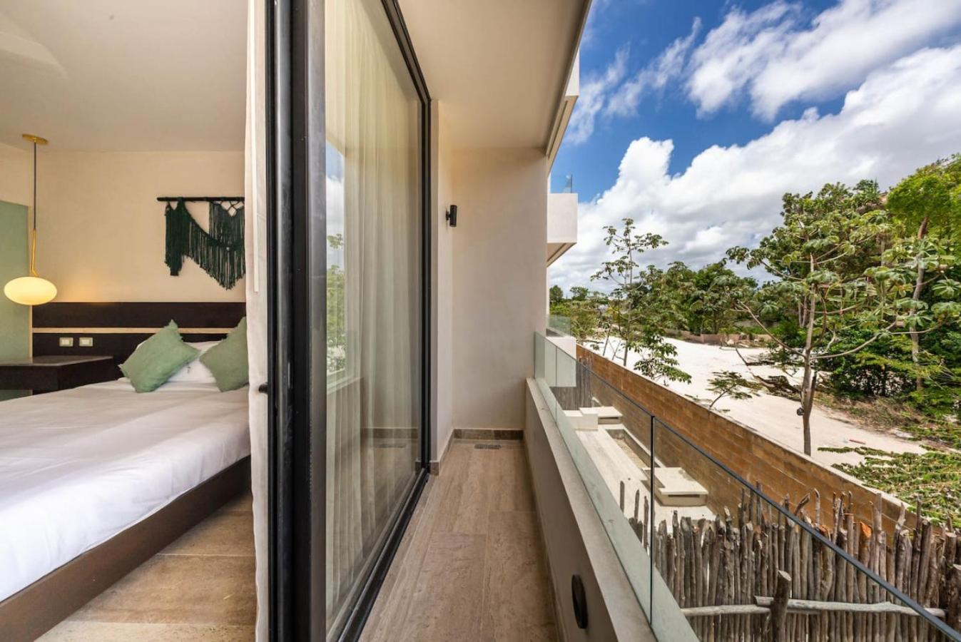 Elegant 2br W Rooftop Pool Close To *