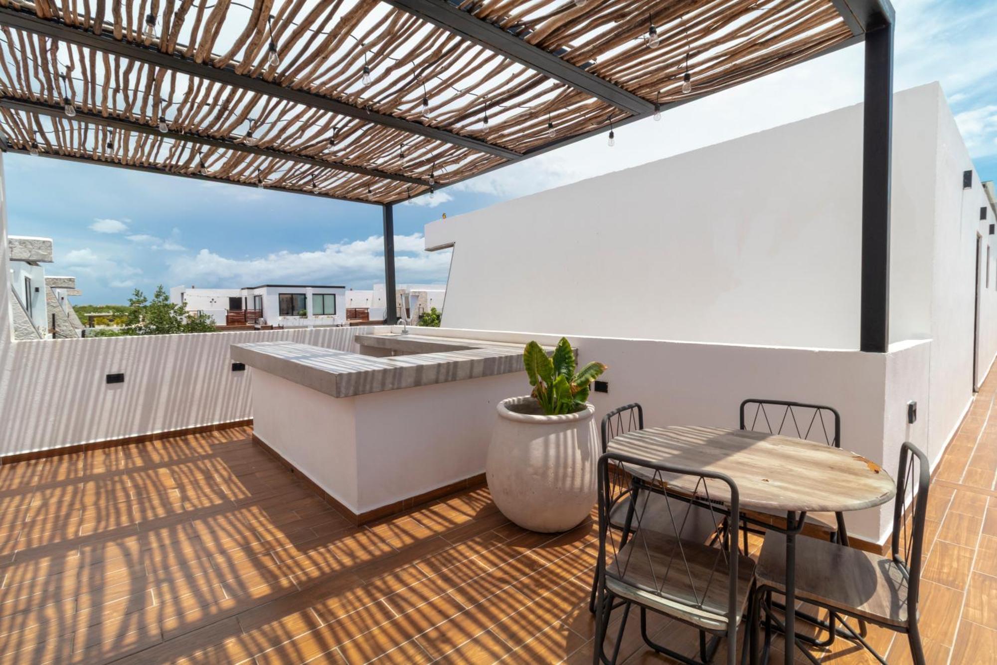 With Private Rooftop In Tulum, 2 Br Apartment *