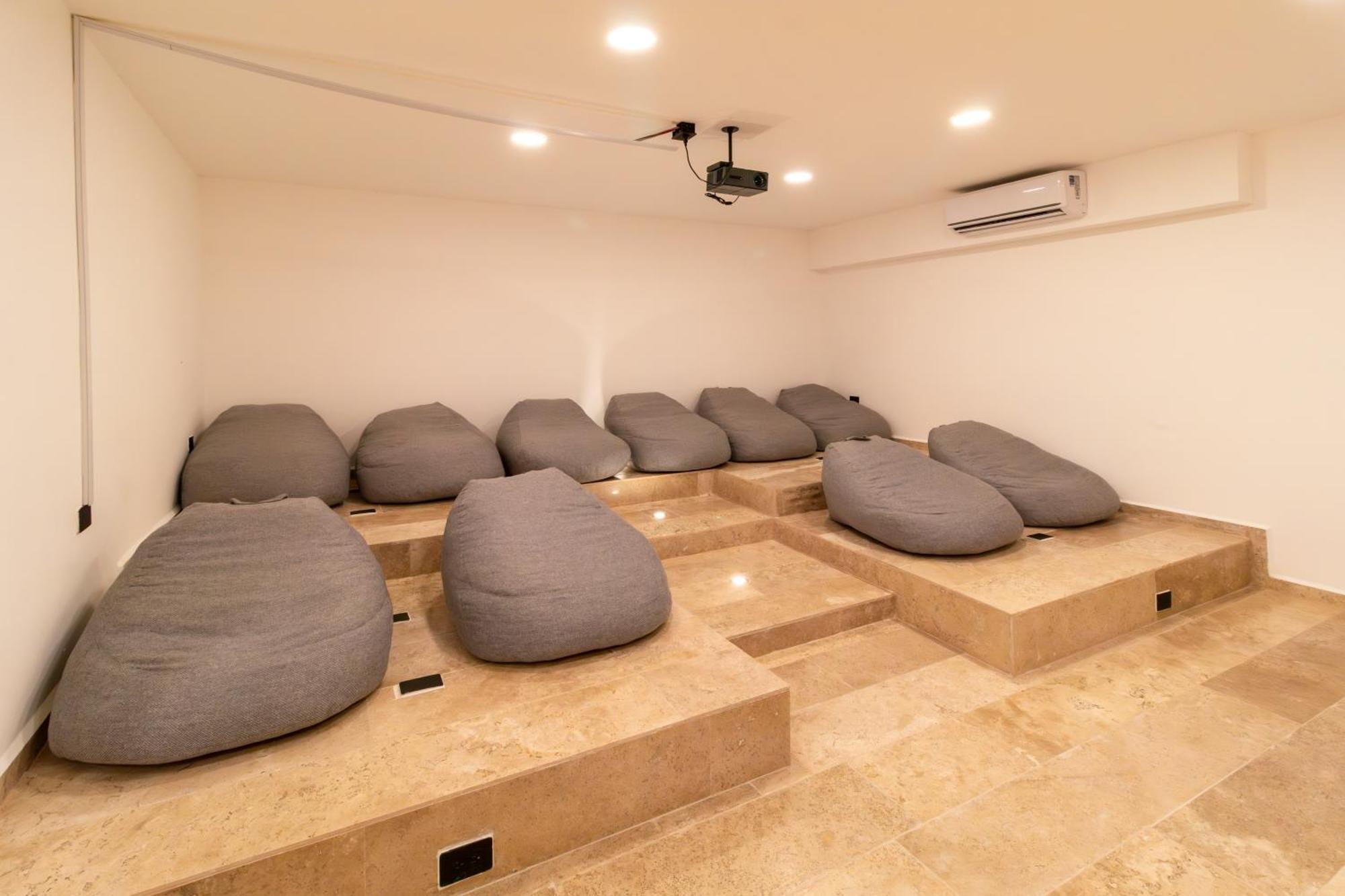 With Private Rooftop In Tulum, 2 Br Apartment *