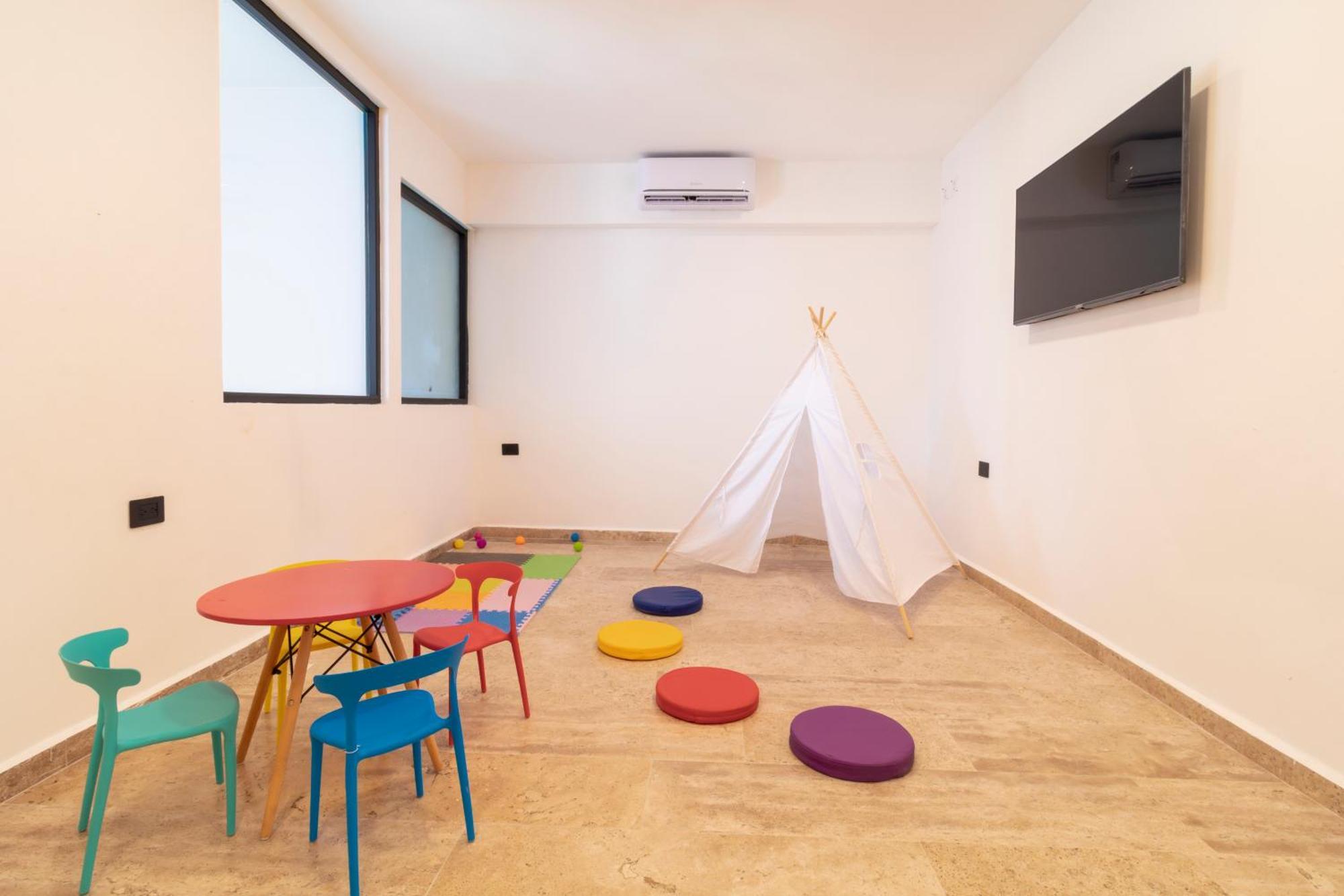With Private Rooftop In Tulum, 2 Br *