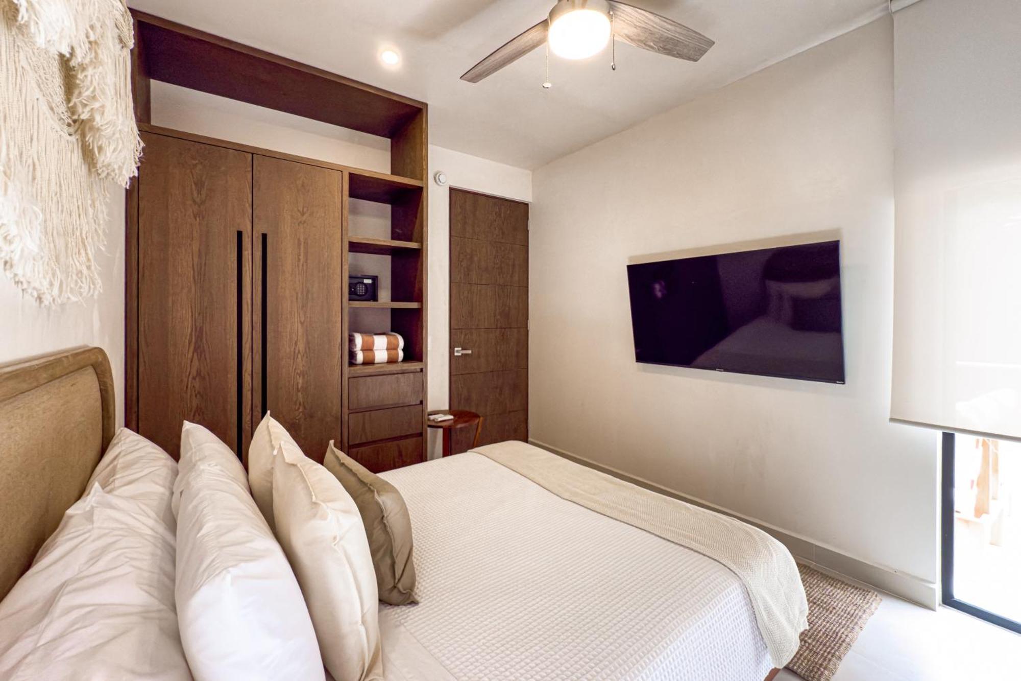 Paradise Awaits @ Tao Edena 32