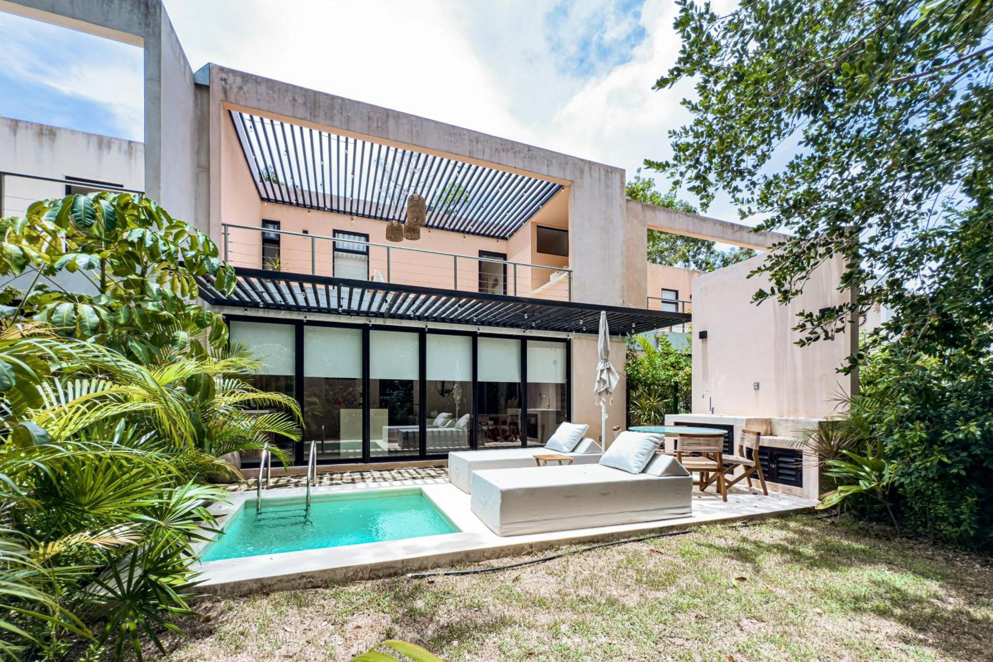 Paradise Awaits @ Tao Edena 32