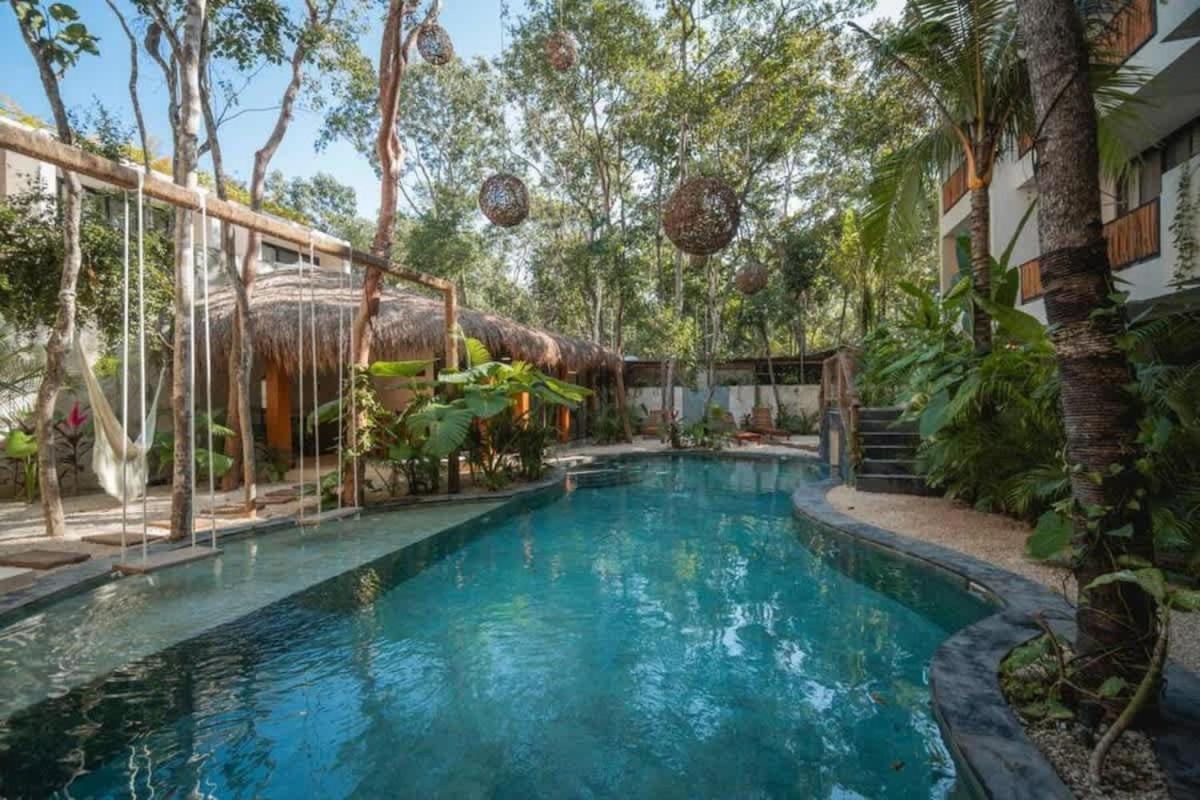 Getaway - 1br With 2 Queen Beds Pool Office Area & Gym
