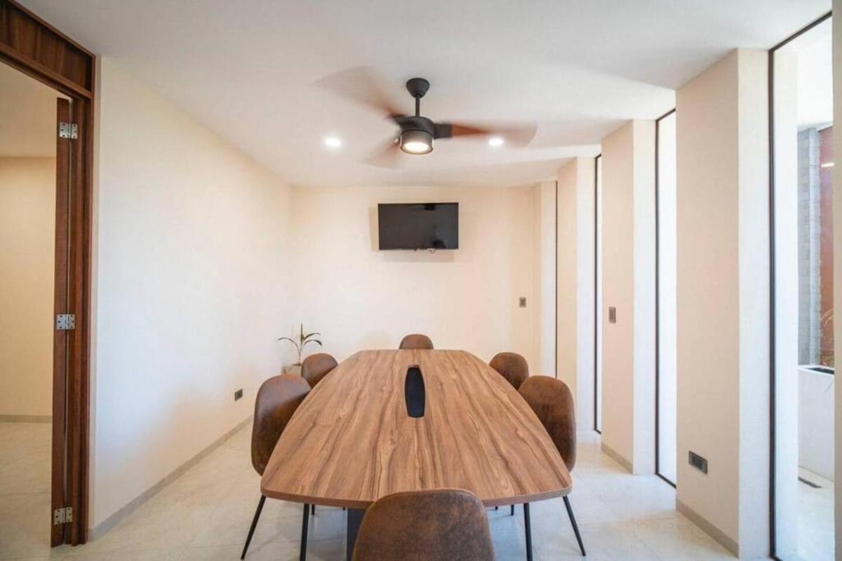 Getaway - 1br With 2 Queen Beds Pool Office Area & Gym