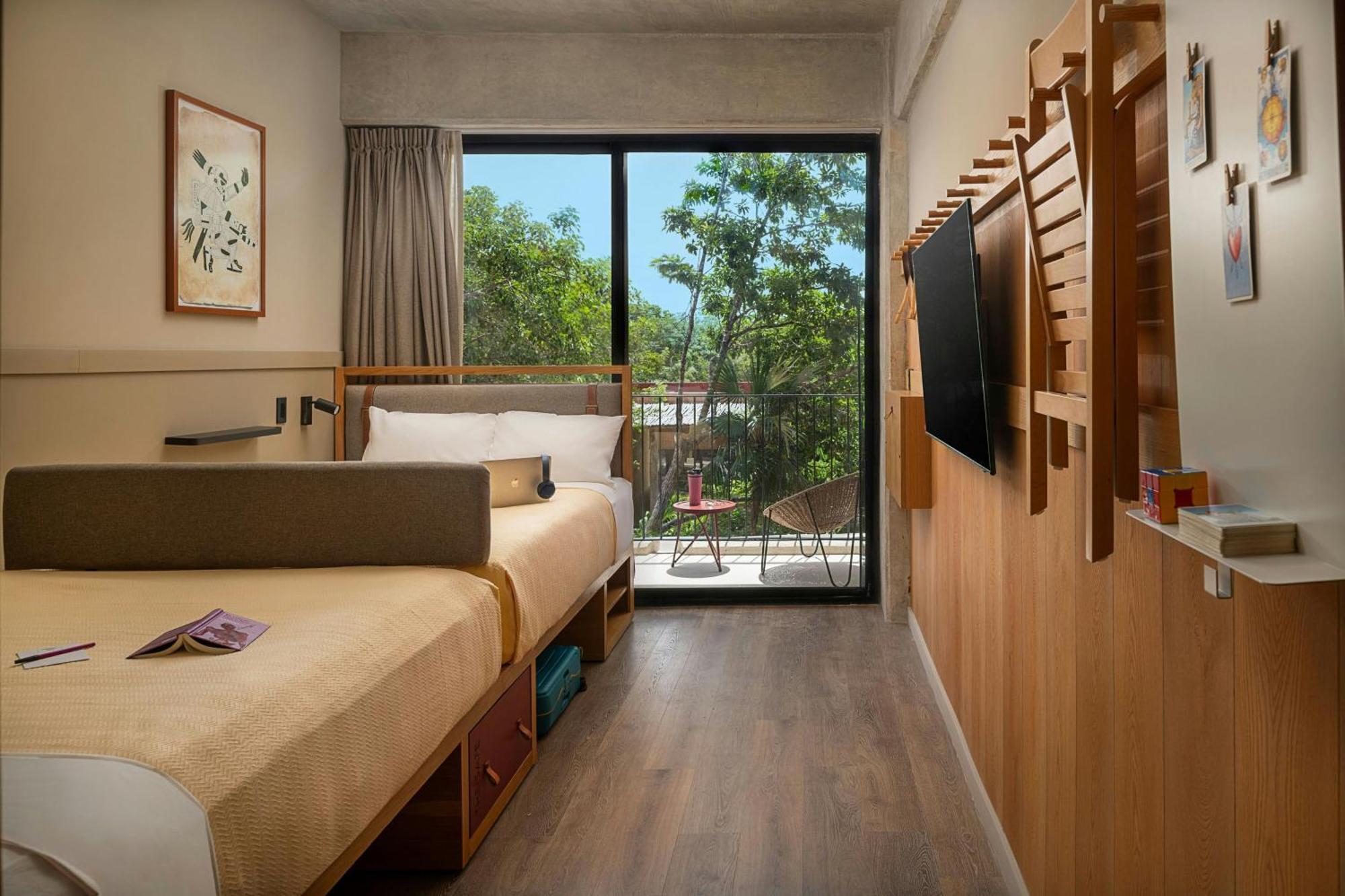 Moxy Hotel 3*