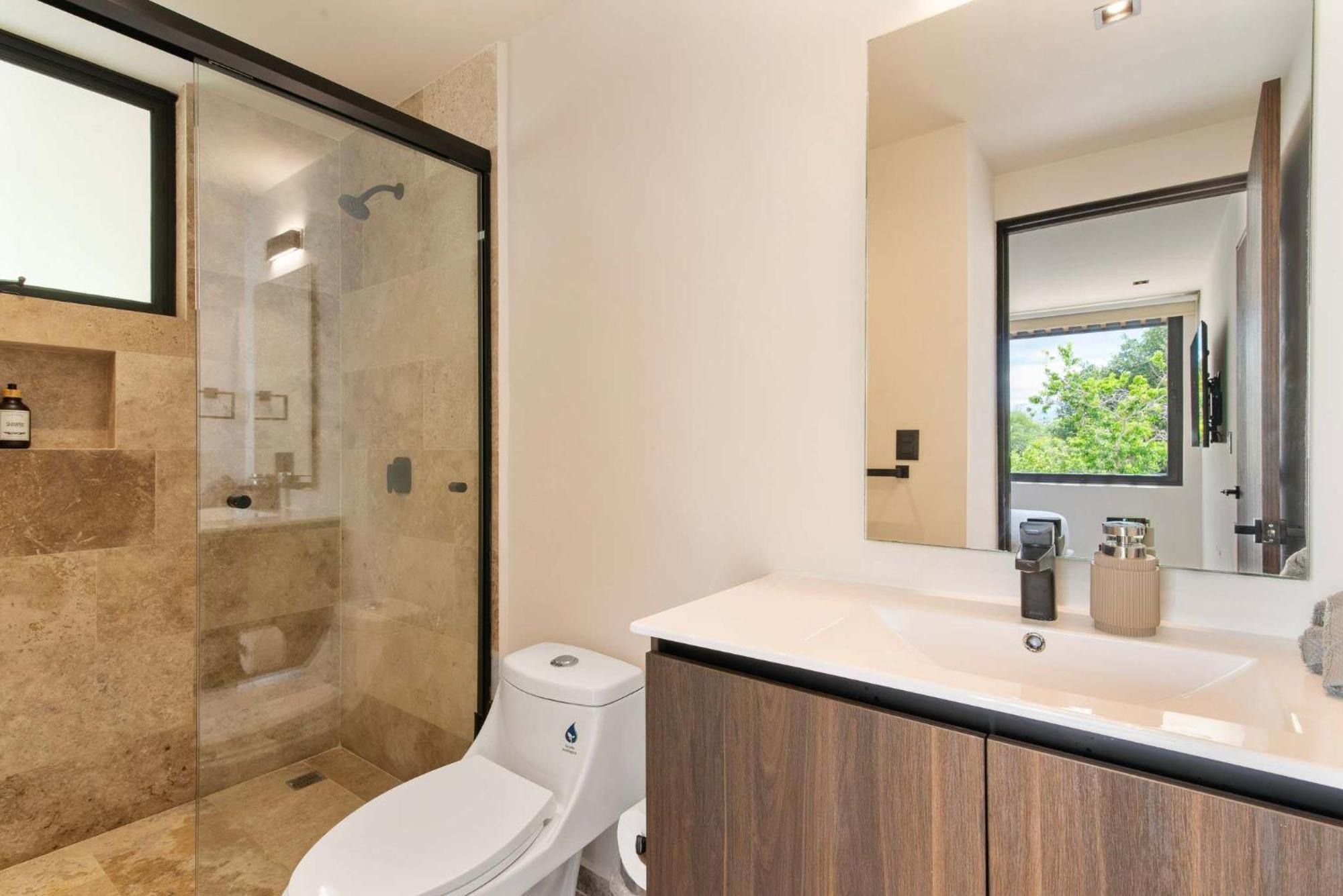 Stylish 1br With Private Pool & Balcony