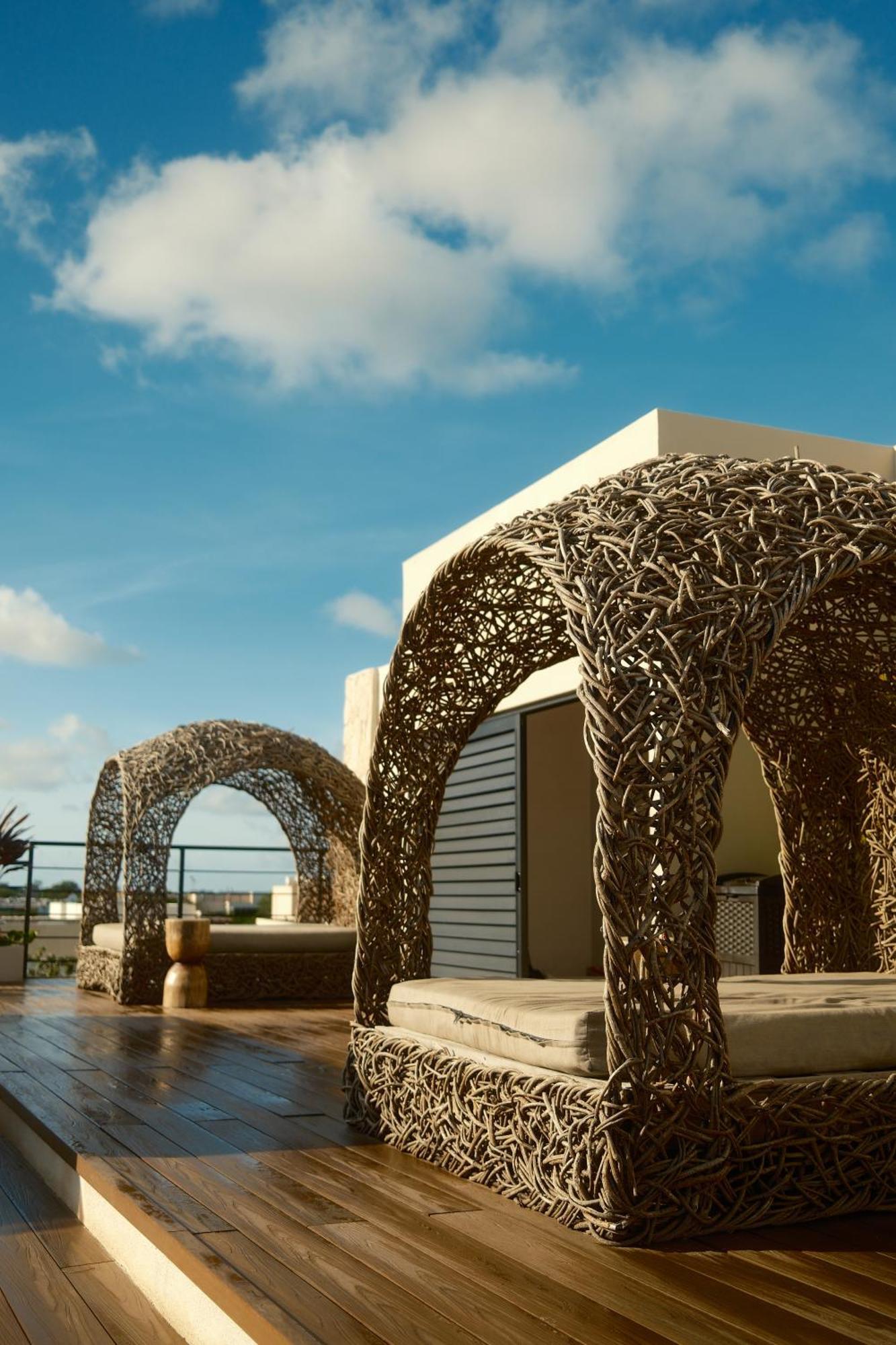 Downtown Penthouse With Private Pool, Rooftop Pool And Gym, Short Distance From Beaches, Restaurants & Nightlife Apartment