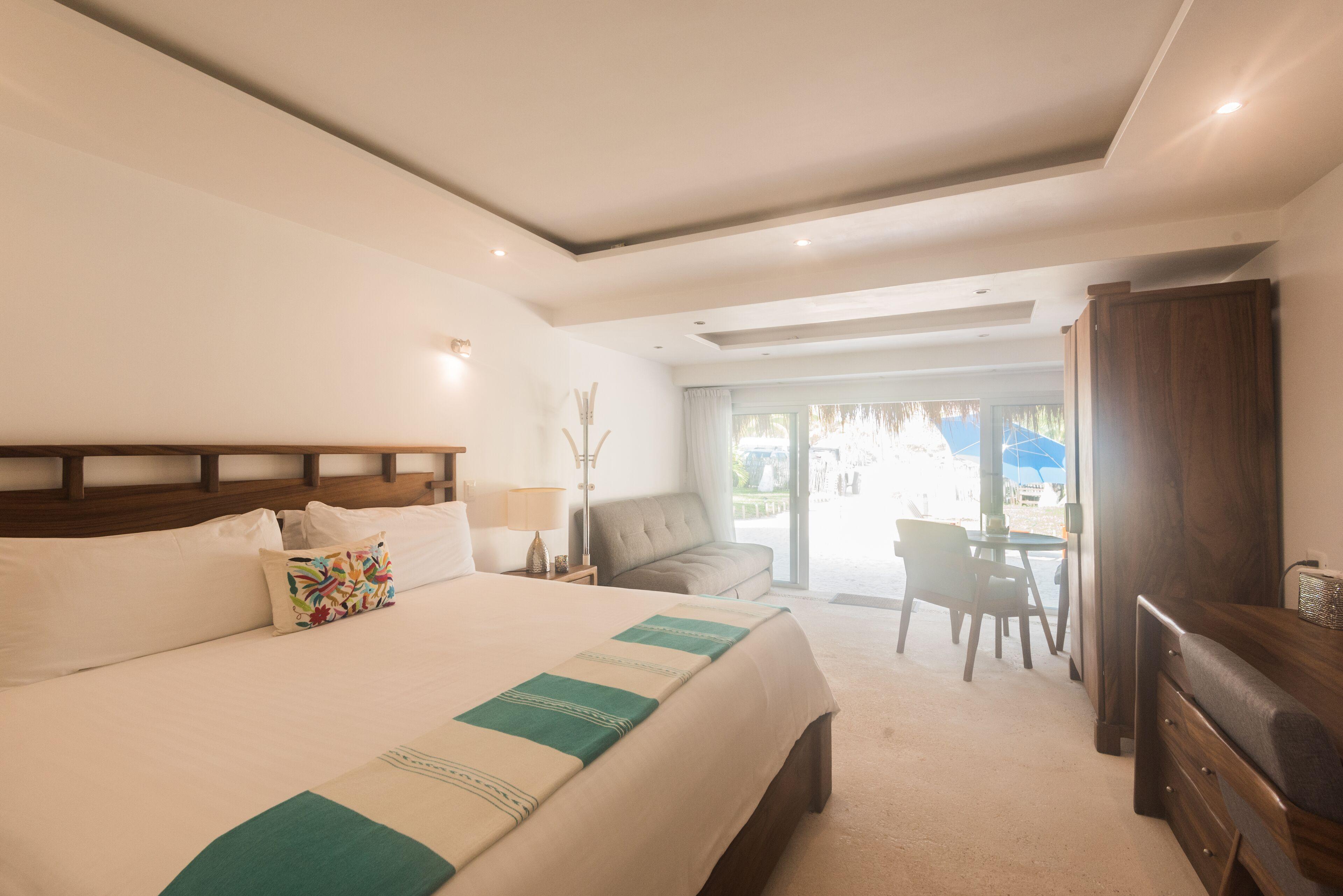 El Paraiso Hotel