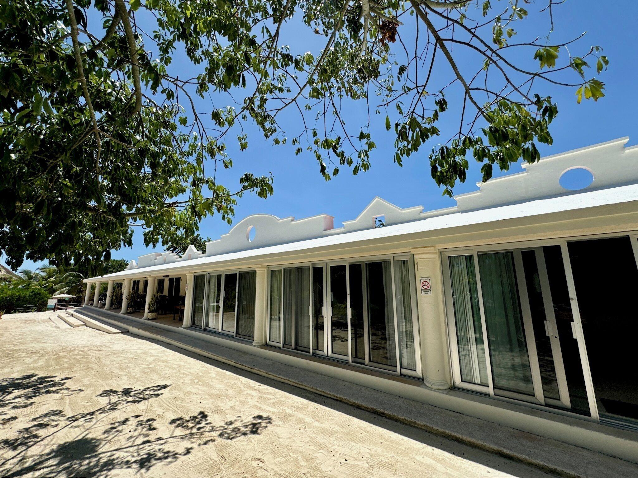 El Paraiso Hotel