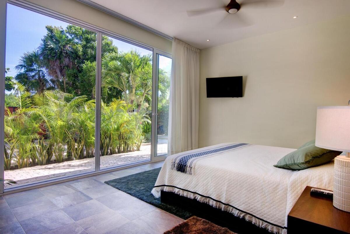 Beachfront Luruxy In