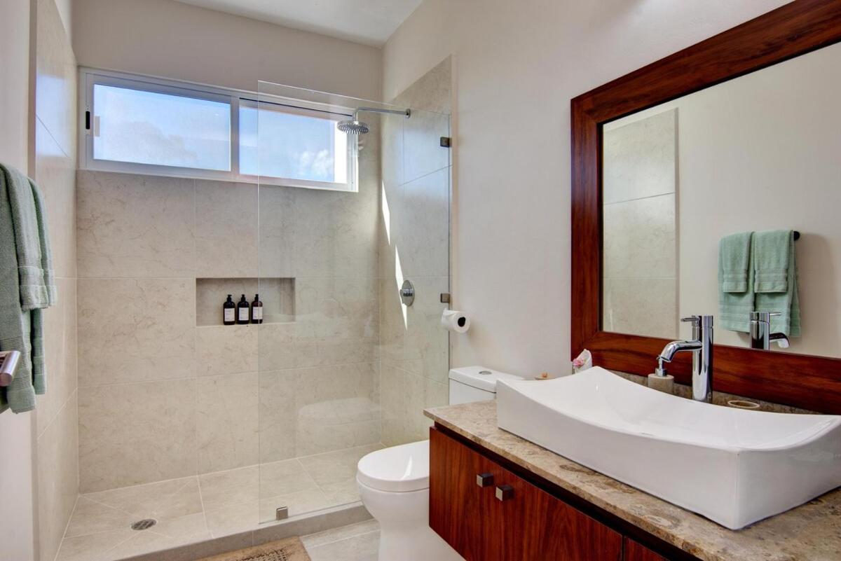 Beachfront Luruxy In