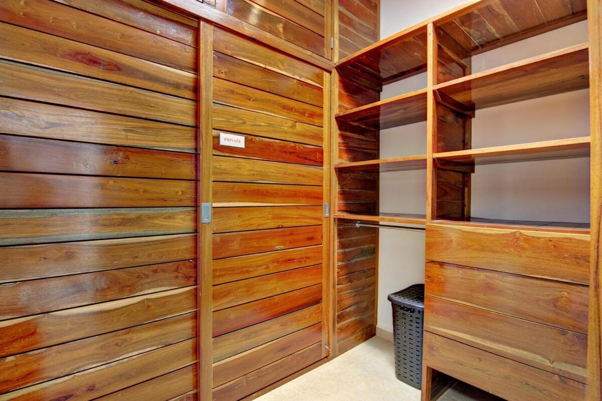 Beachfront Luruxy In Villa