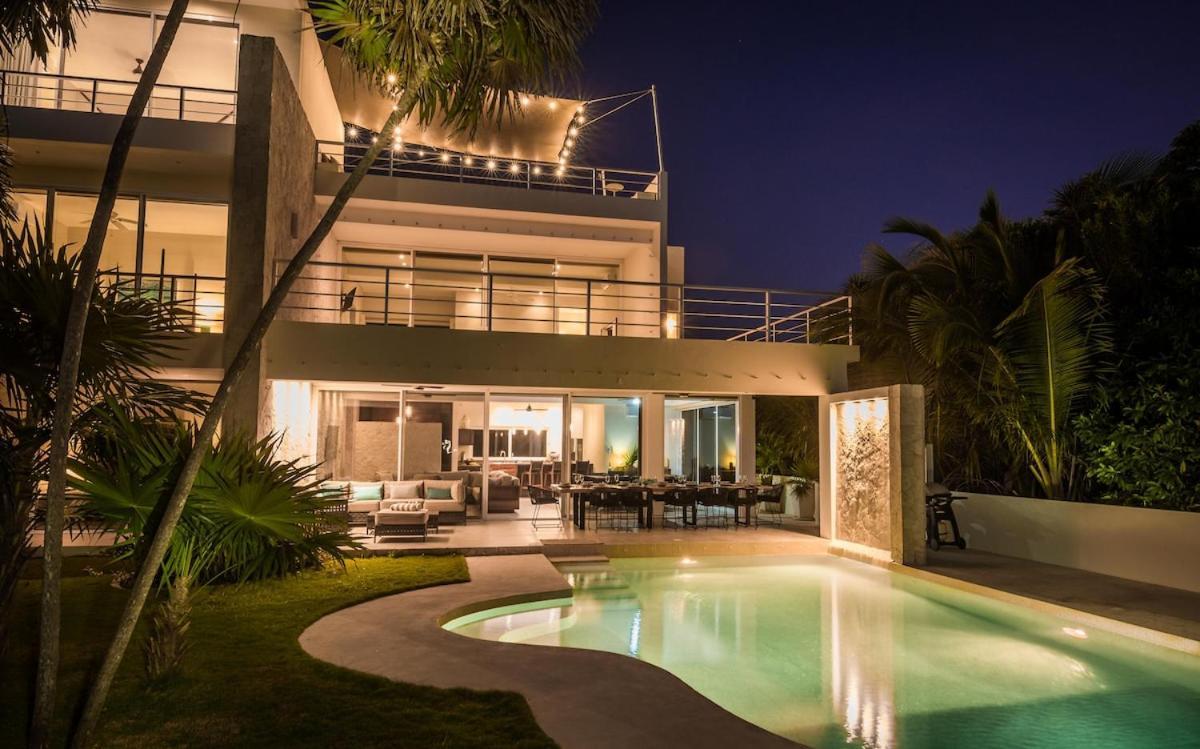 Beachfront Luruxy In Villa Tulum