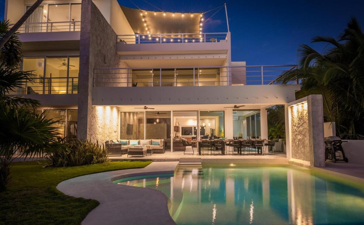 Beachfront Luruxy In Villa