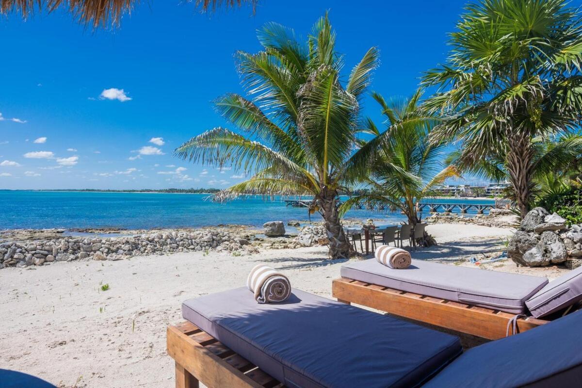 Beachfront Luruxy In Villa