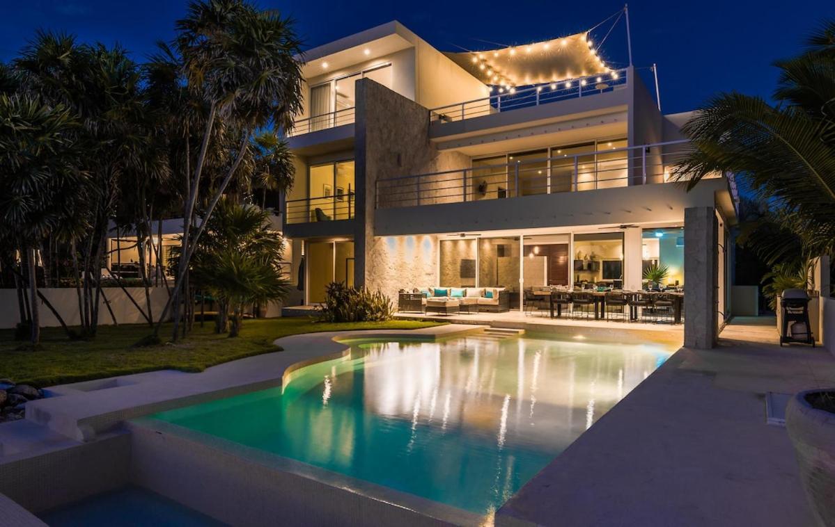 Beachfront Luruxy In Villa