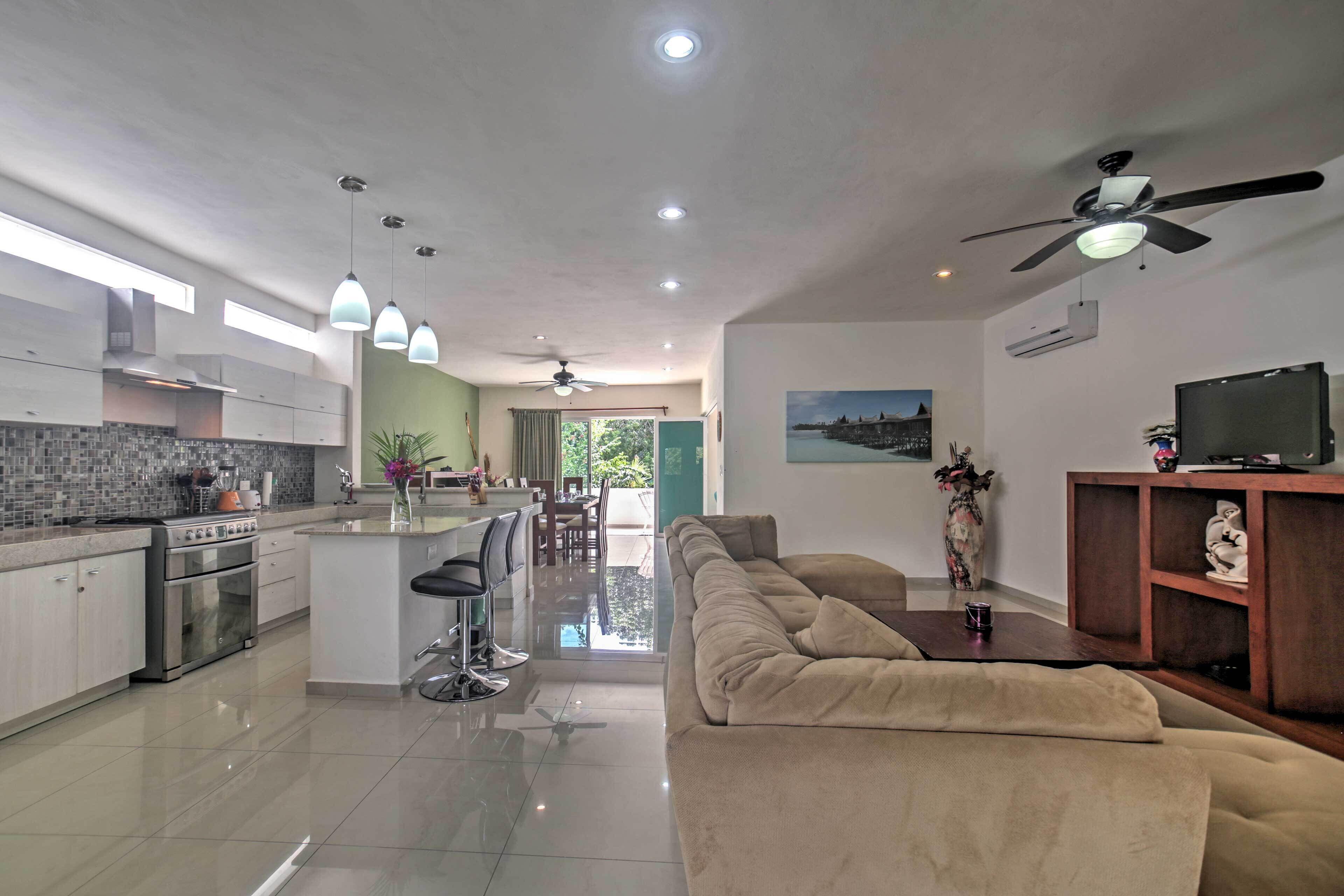 Casa Esmeralda W/ Pool Access & Furnished Patio!