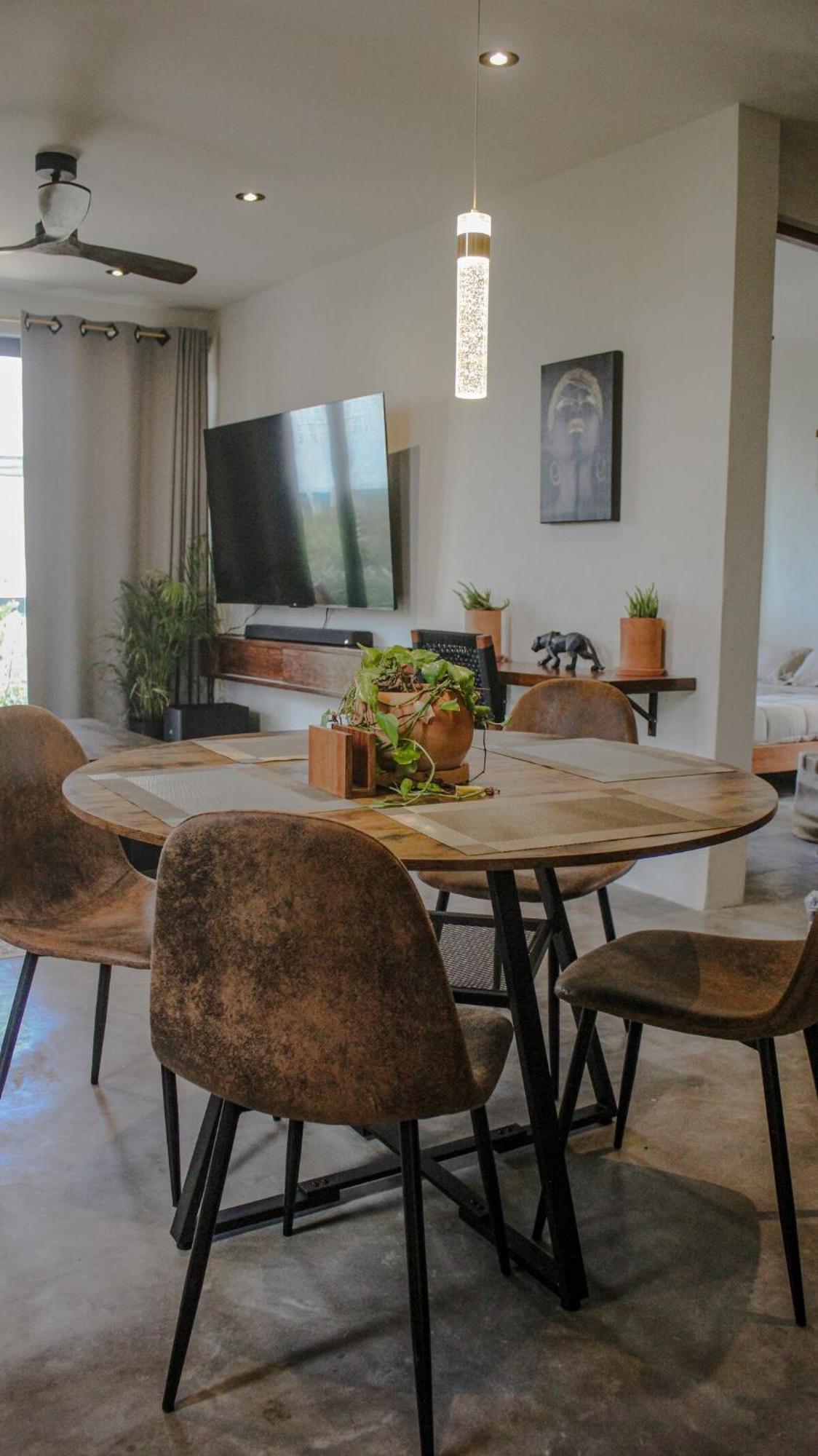 2 Bdrm-2 Baths For Groups & Music Lovers Apartment