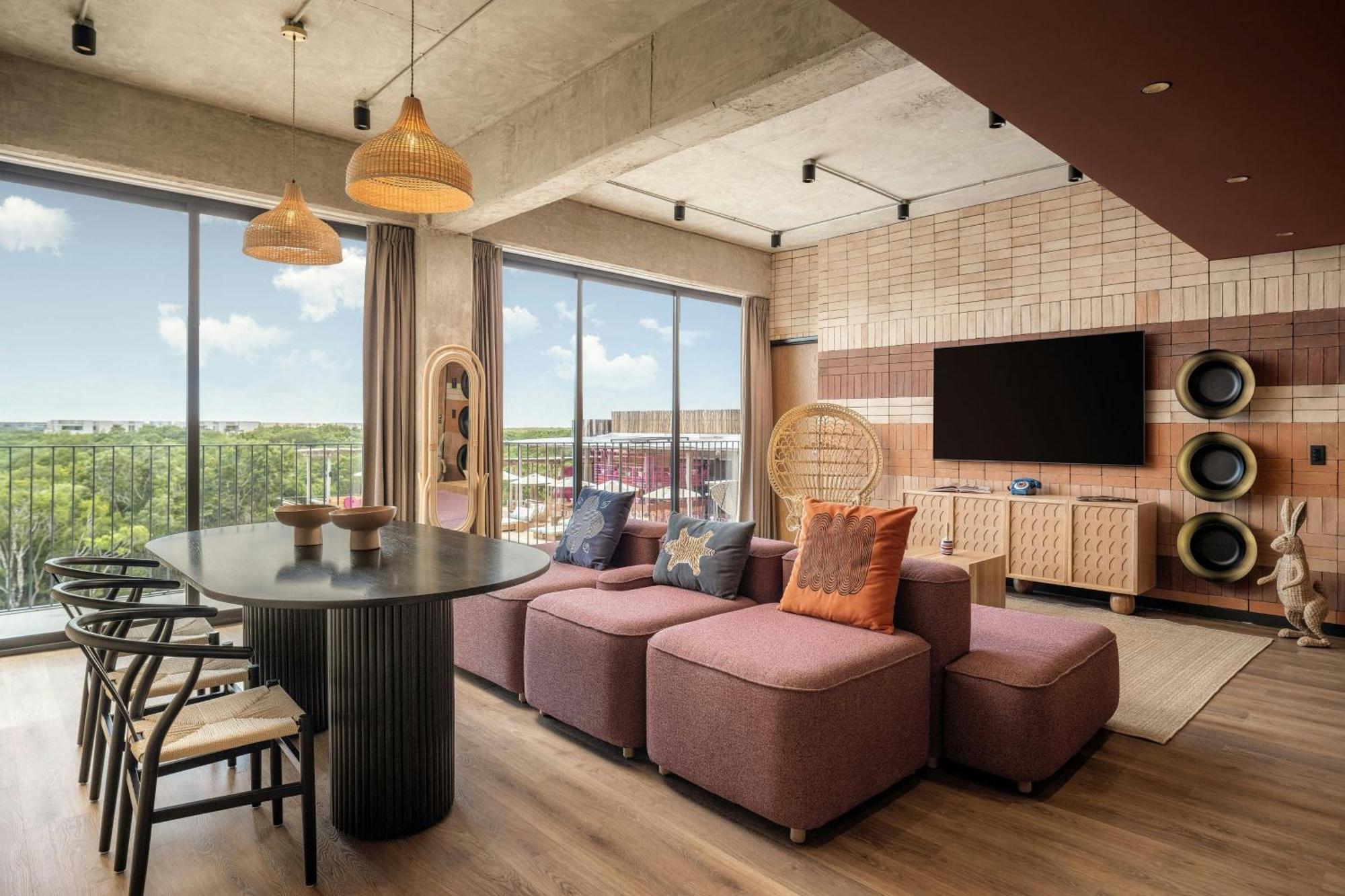 Moxy Hotel 3*