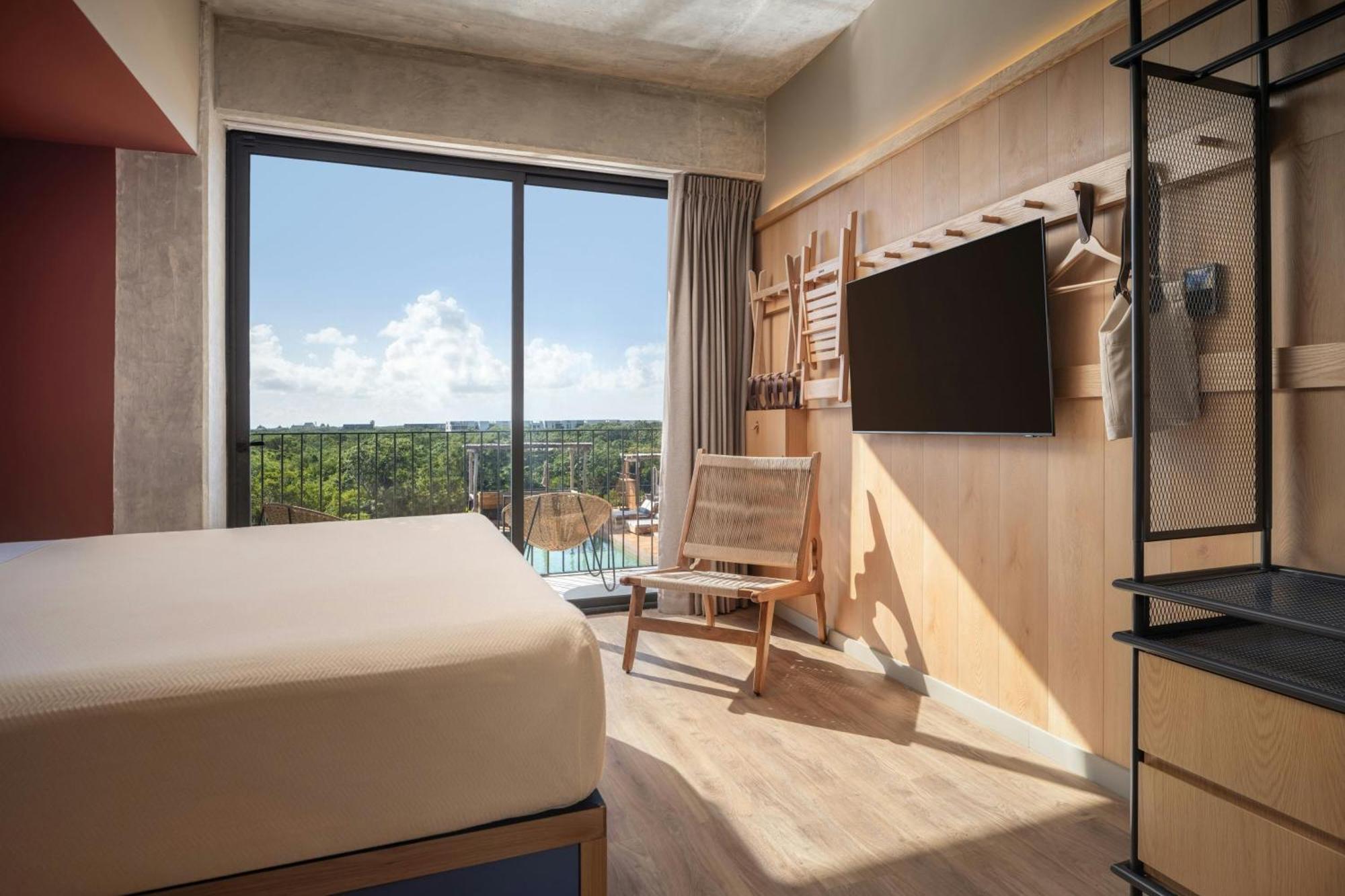 Hotel Moxy 3*