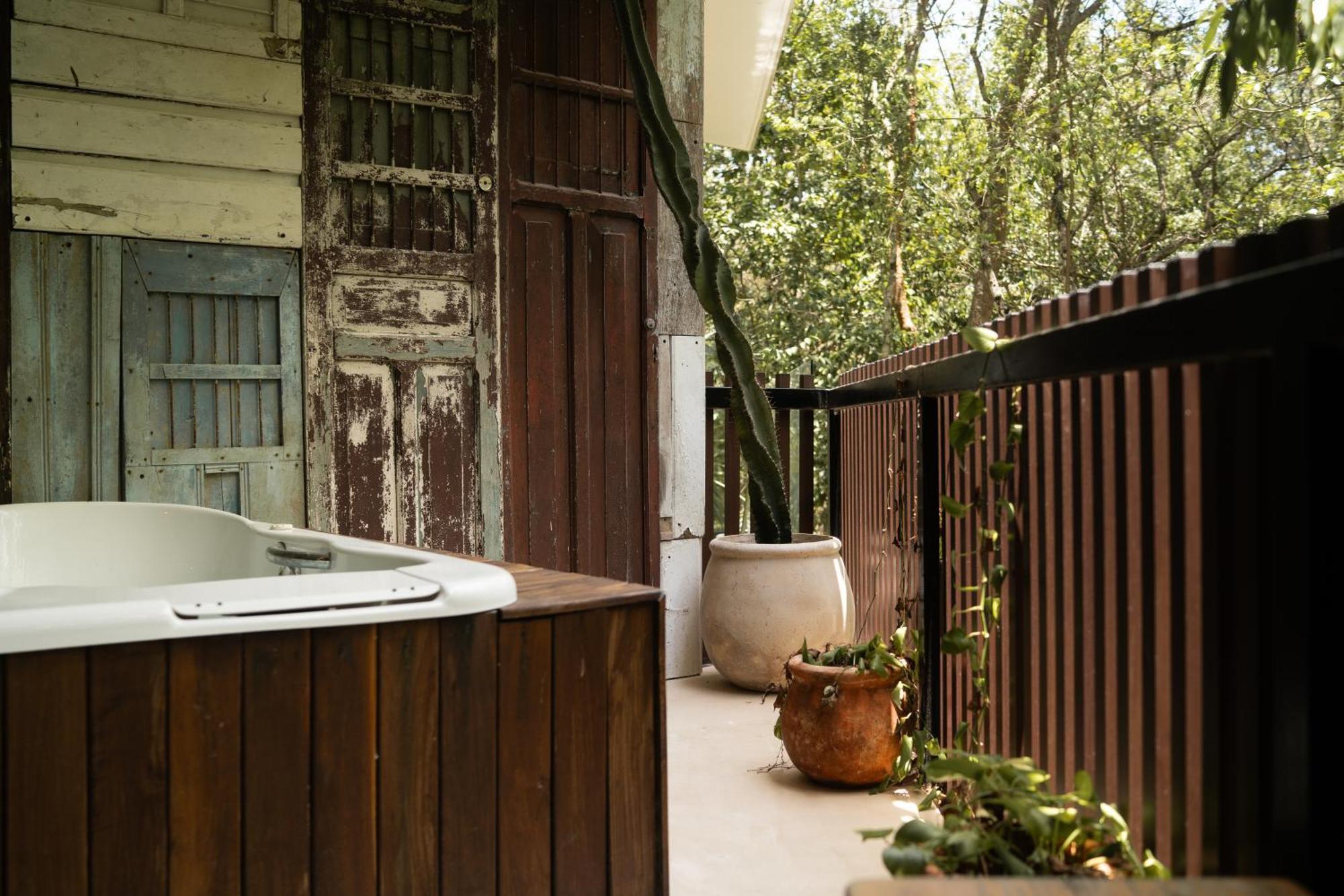 Stylish & Luxury Penthouse & Apartment, Private Pool, Private Hot Tub, Terrace And Roof At Jungle