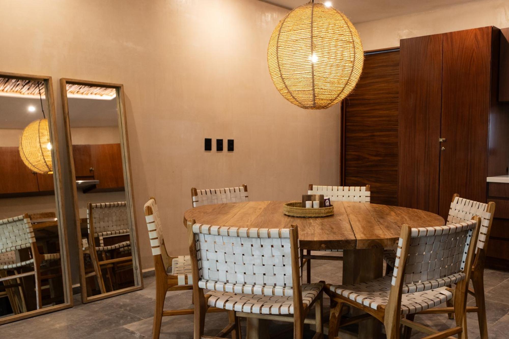 Stylish & Luxury Penthouse & Apartment, Private Pool, Private Hot Tub, Terrace And Roof At Jungle Apartment *