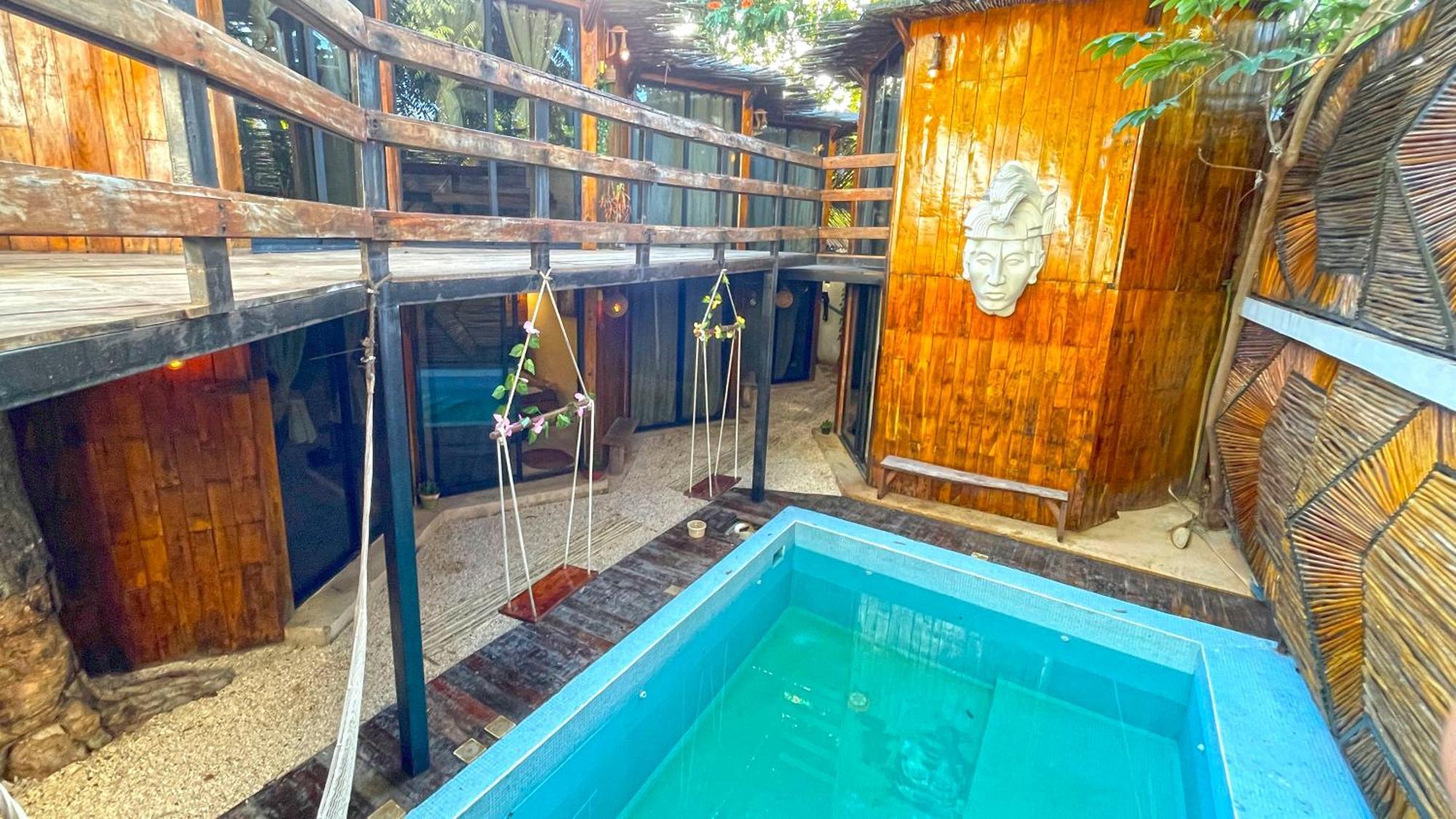 Mr Pakal Capsule hotel *