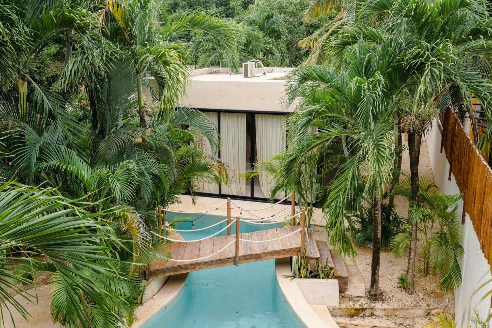 Modern Luxury With Large Pool - Bbq Grill
