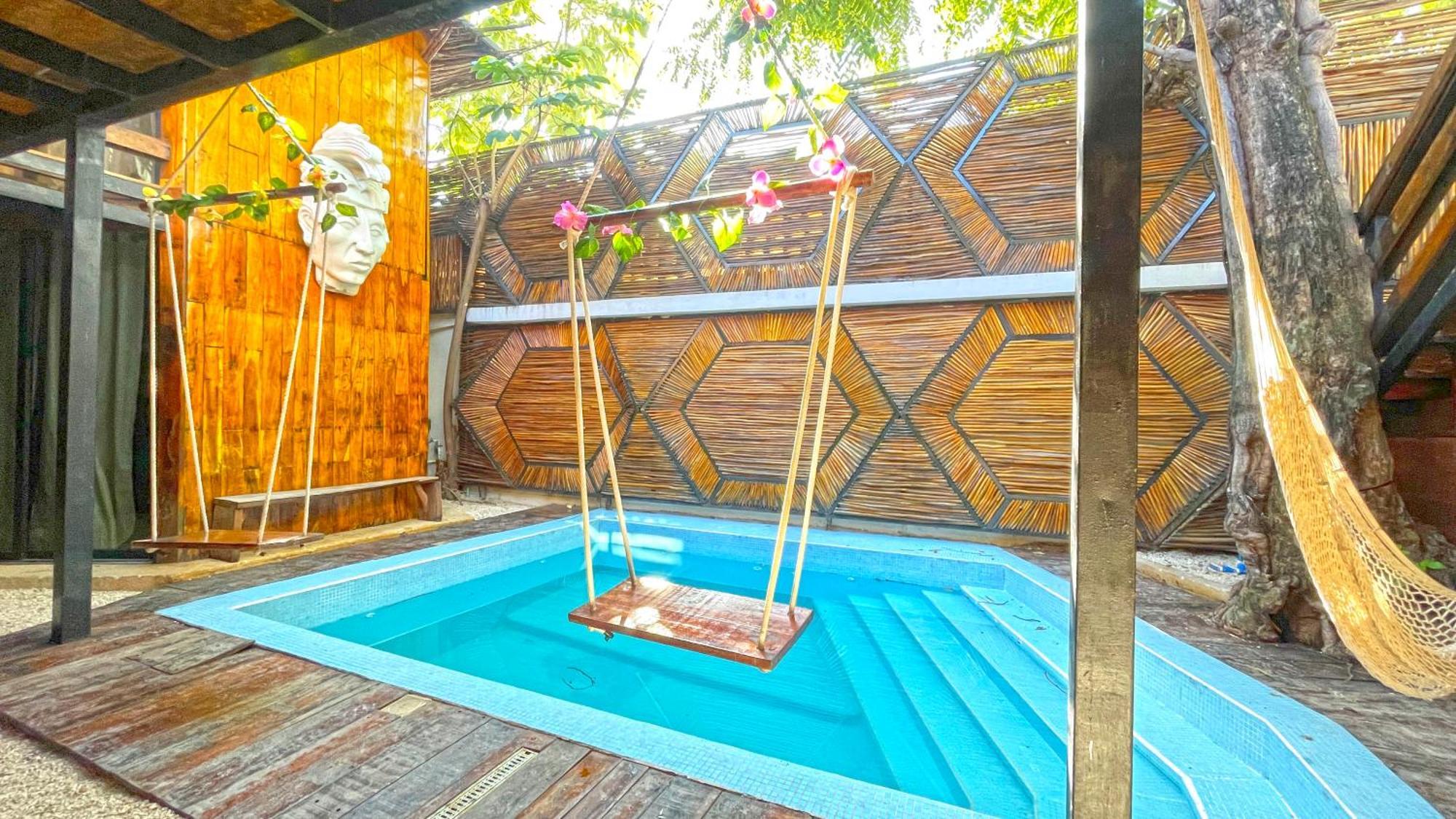 Mr Pakal Capsule hotel Tulum