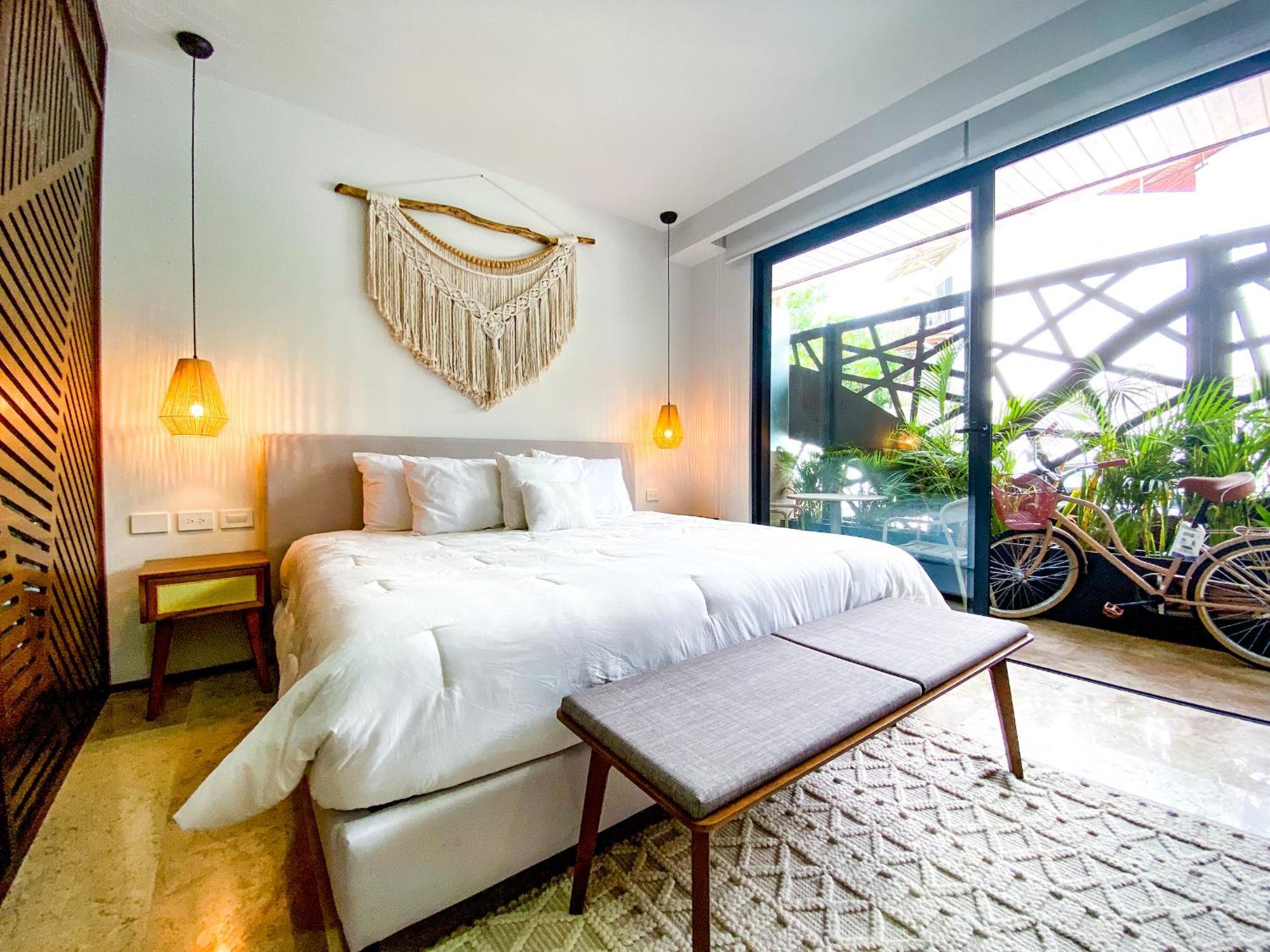 Menesse Aparthotel 4*