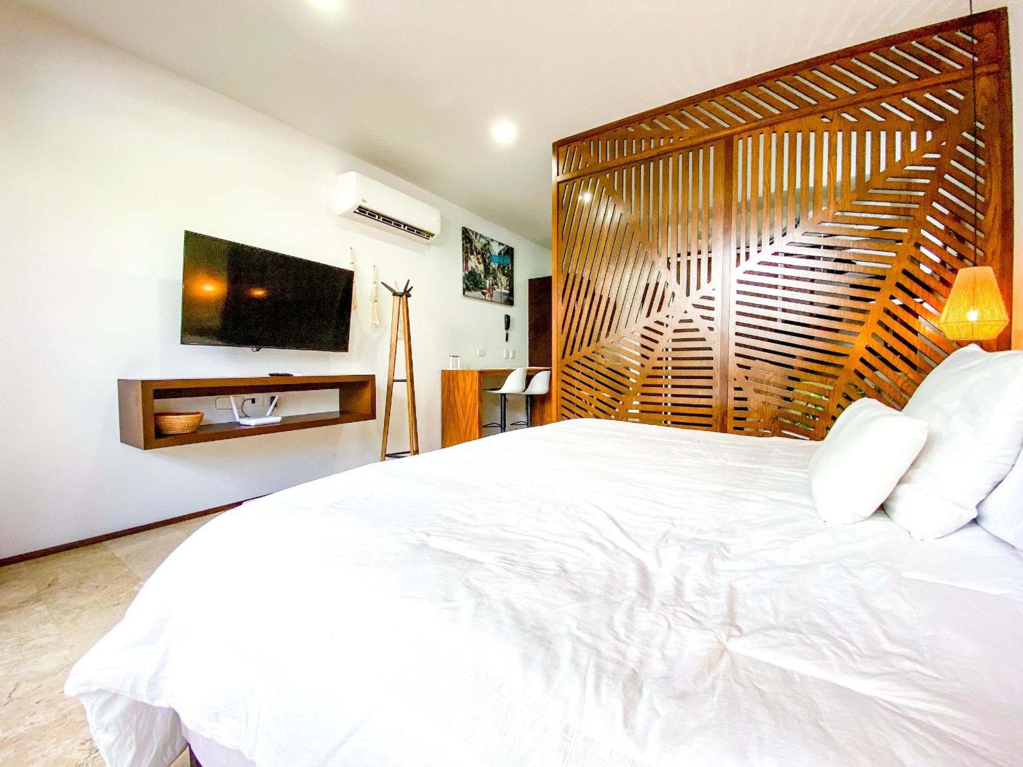 Menesse Aparthotel 4*
