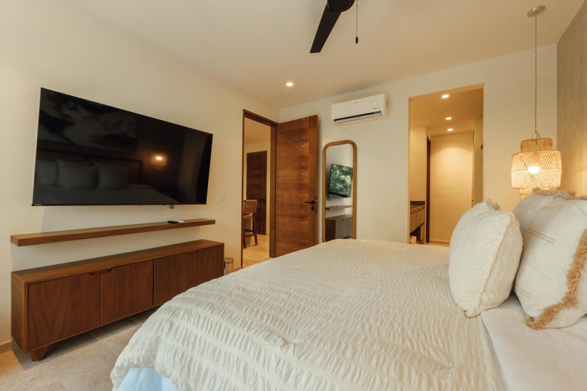 101 Park By Lumina Apartment
