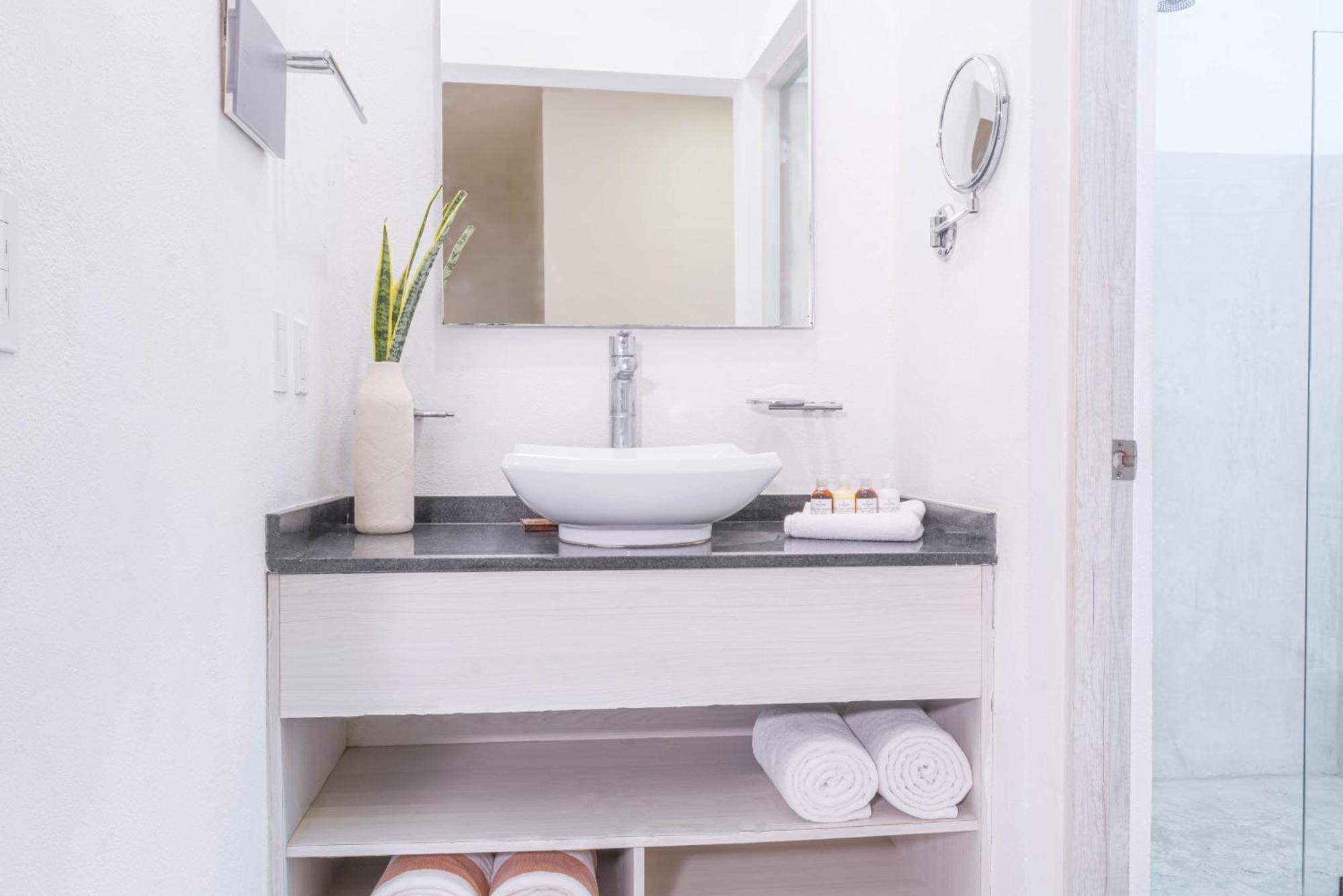 Hotel Collection O Kaab Boutique Tulum Centro, Pool And Parking