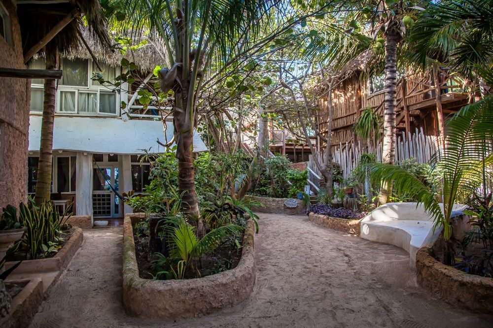 Hotel Lamar Front And Pool 3*