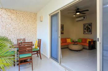 Condos Perfectly Situated Between The Beach & Tulum Town By Stella Rentals 3*