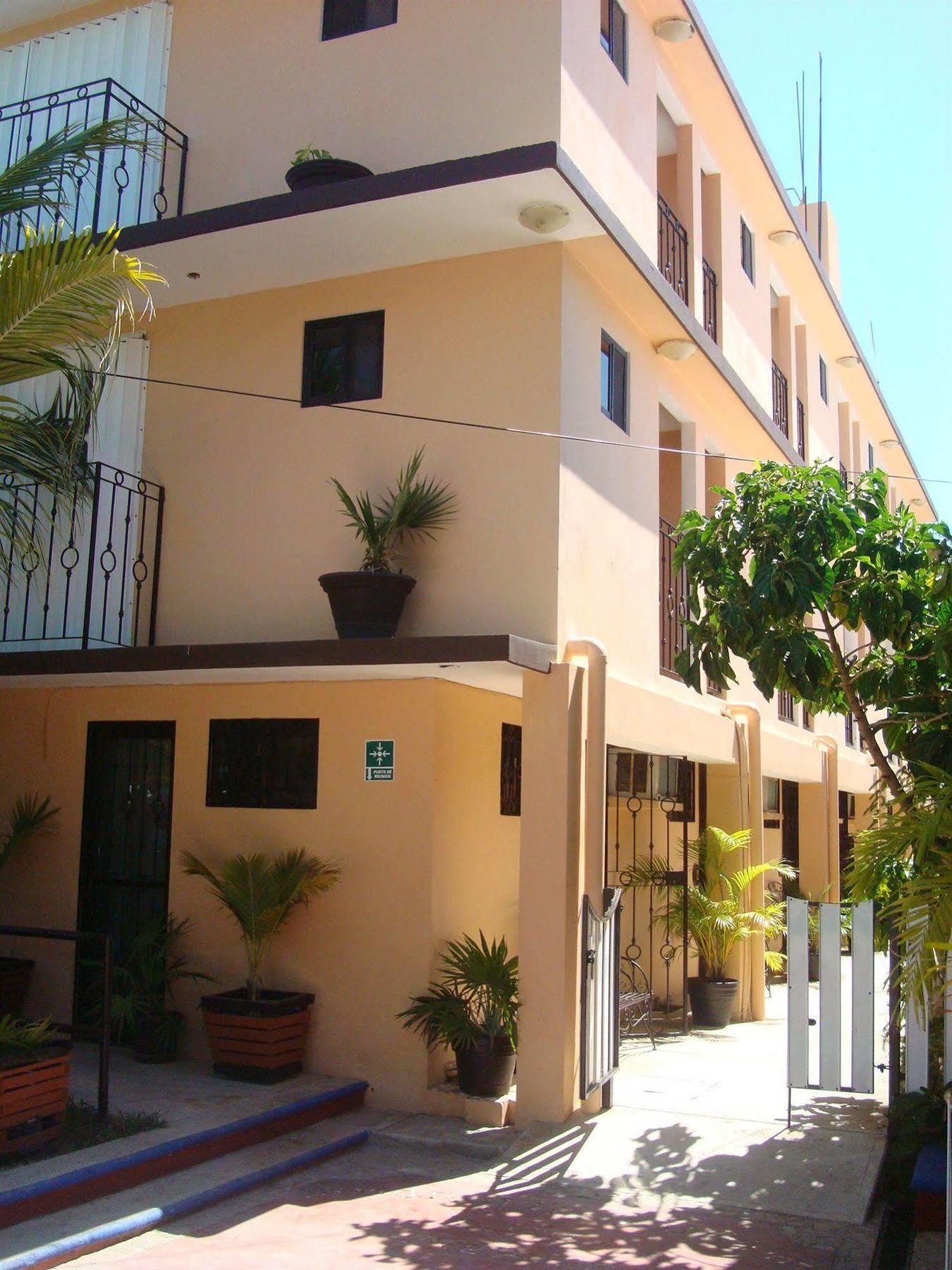 Andrea's Hotel 3*