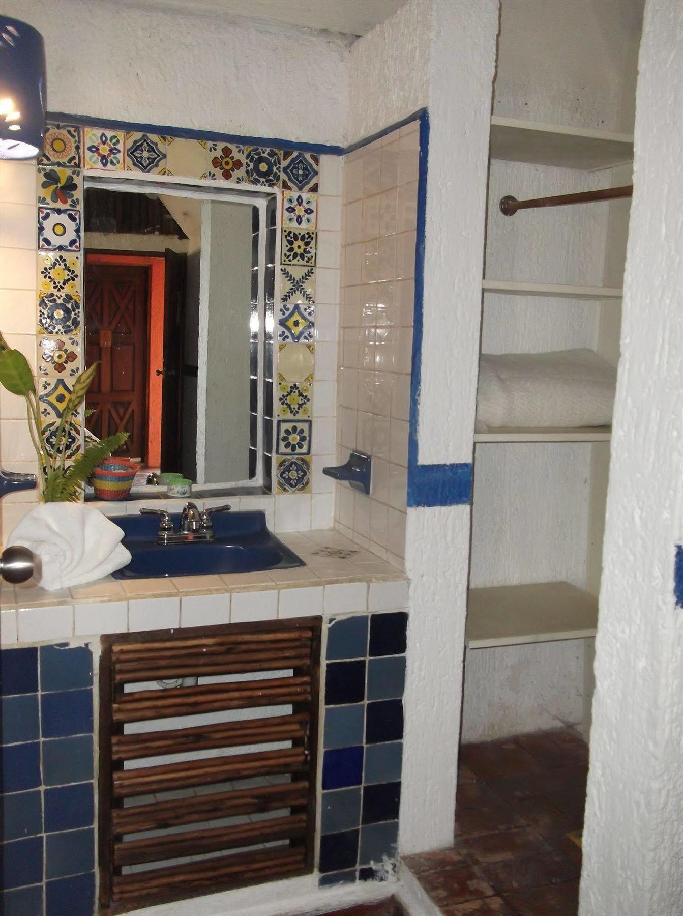 L Hotelito