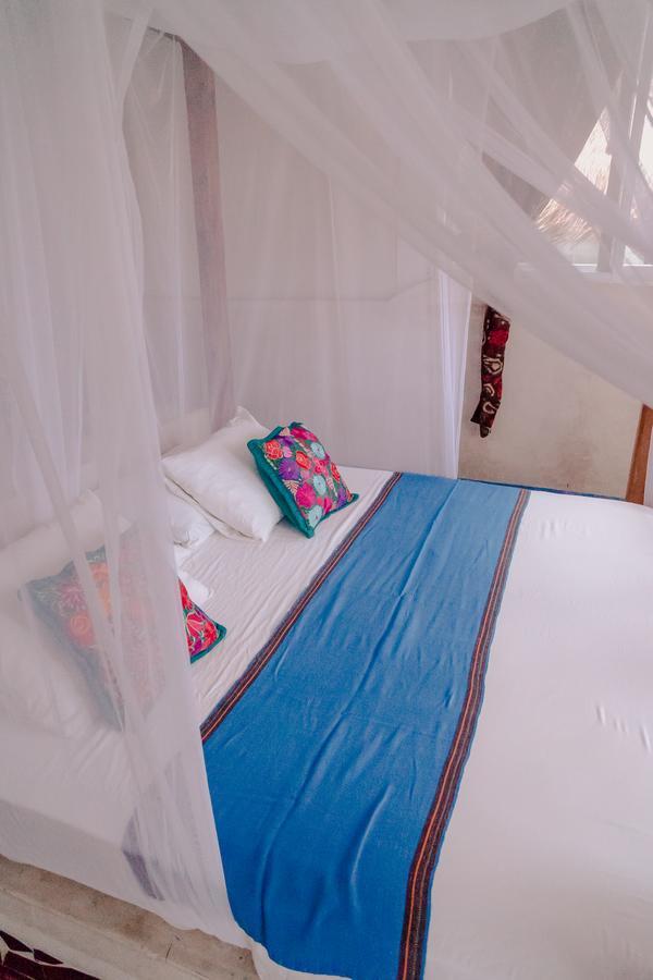 Lamar Front And Pool 3*