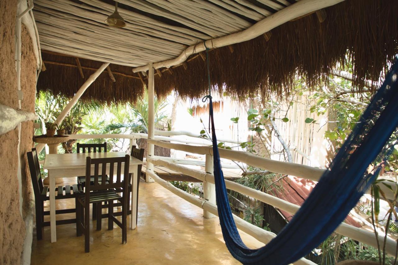 Lamar Front And Pool Hotel 3*