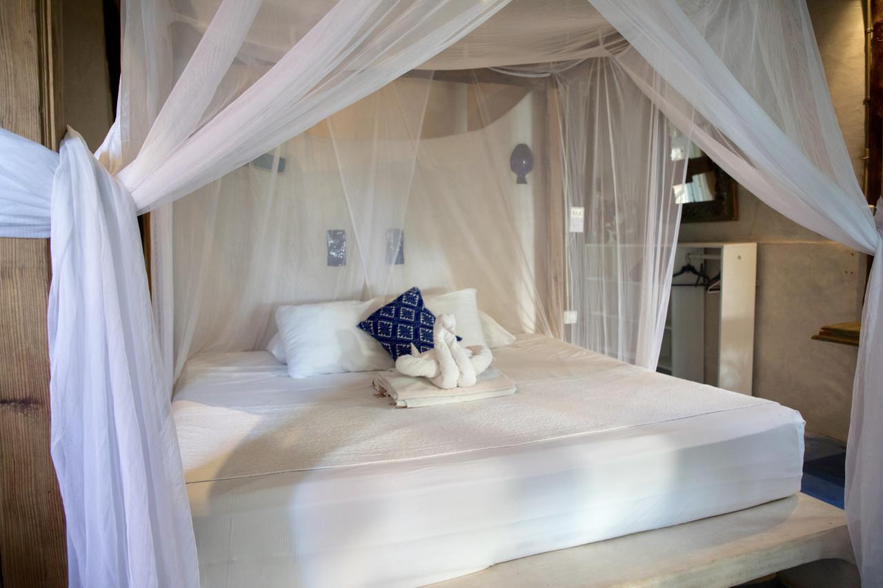 Hotel Lamar Front And Pool 3*