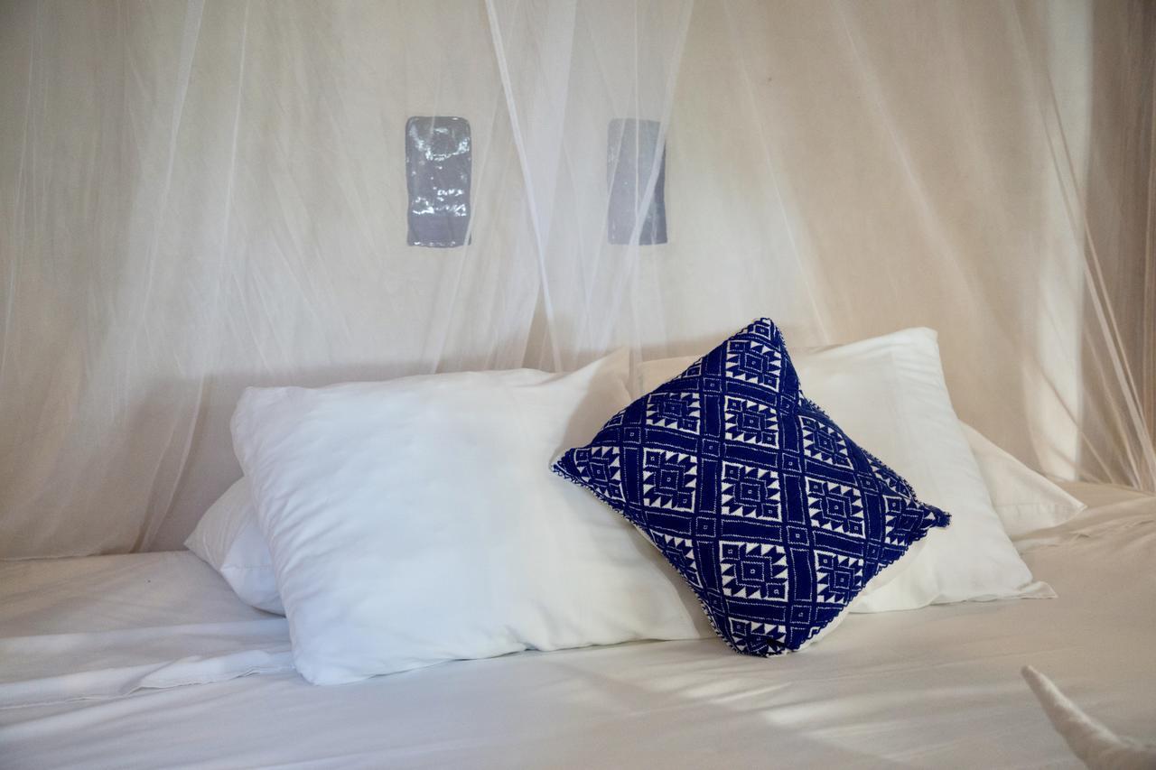 Hotel Lamar Front And Pool 3*