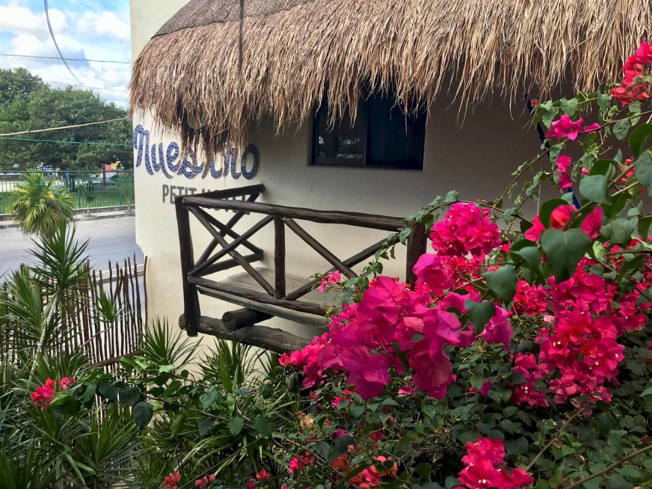 Hotel Lo Nuestro Petit 3*