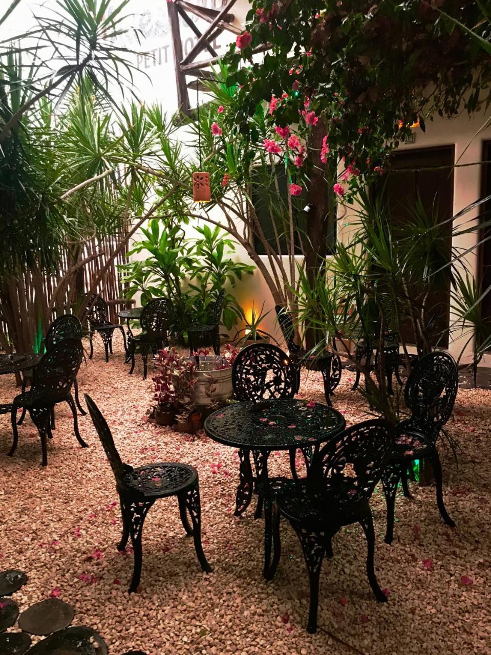 Lo Nuestro Petit Tulum