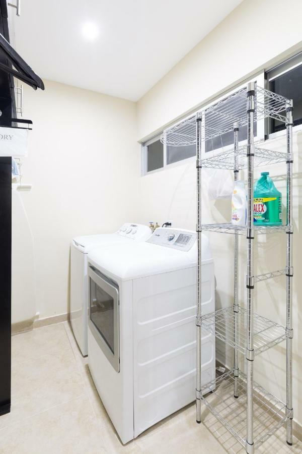 Private Modern Villa-pool Beds-ac-internet-parking-grill Holiday home *