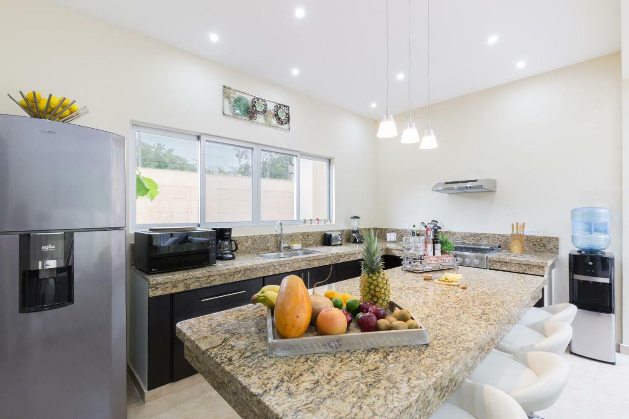 Holiday home Private Modern Villa-pool Beds-ac-internet-parking-grill