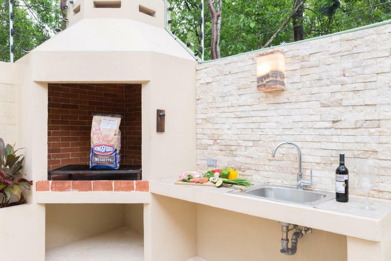 Holiday home Private Modern Villa-pool Beds-ac-internet-parking-grill *