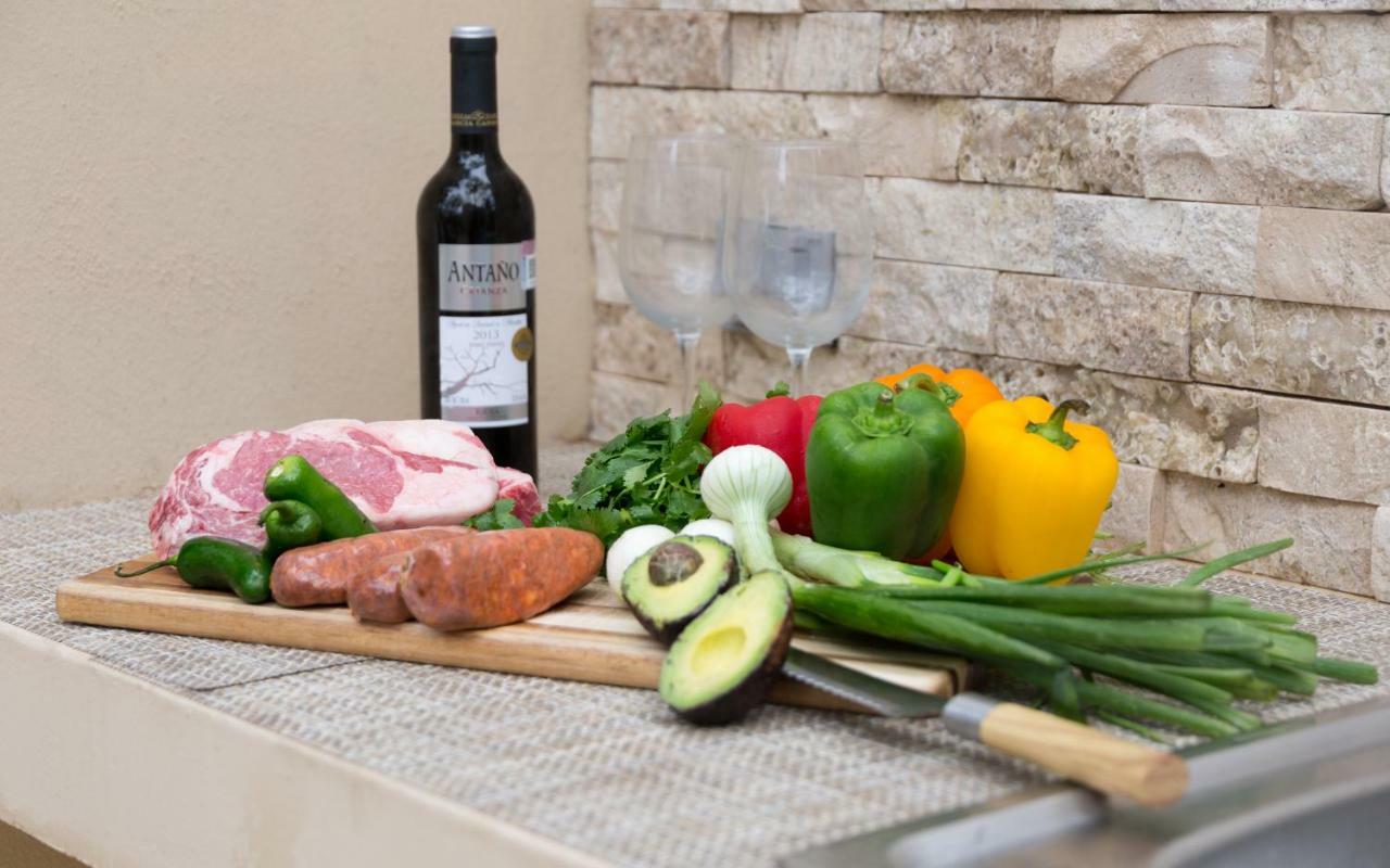 Holiday home Private Modern Villa-pool Beds-ac-internet-parking-grill