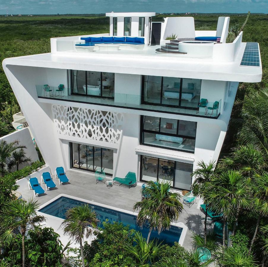 La Maison Manati, Beachfront, Infinity Pool, Cooking Service Included Villa